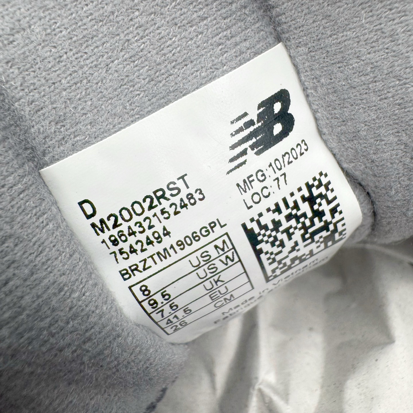 图片[11]-＃G版纯原 New Balance M2002RST 新百伦潮流复古织物皮革减震防滑耐磨轻便低帮跑步鞋 灰碳色 基于市场现有版本全新升级调整 NB市场最强产物 全套原楦原纸板原厂数据开发 全鞋电脑针车加持 原厂网布 原装进口头层翻毛皮料正确绒感卡色 正确中底拉帮中底网布细节 一比一手工擦旧效果 冲裁组合 匠心打造 耗时两个月开发完成 工艺极其复杂难度可想而知 新开独立私模大底 全网唯一正确做旧组合大底 高端零售专供产物 尺码：36 37 37.5 38 38.5 39.5 40 40.5 41.5 42 42.5 43 44 44.5 45 45.5 46.5 47-选品中心