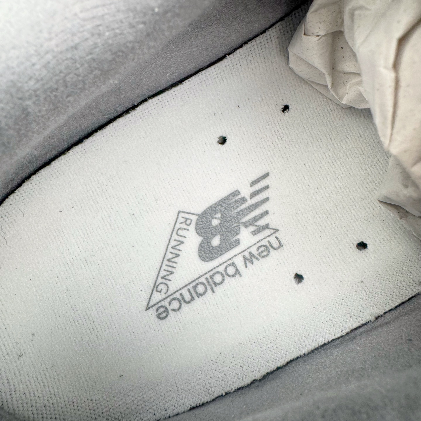 图片[12]-＃G版纯原 New Balance M2002RST 新百伦潮流复古织物皮革减震防滑耐磨轻便低帮跑步鞋 灰碳色 基于市场现有版本全新升级调整 NB市场最强产物 全套原楦原纸板原厂数据开发 全鞋电脑针车加持 原厂网布 原装进口头层翻毛皮料正确绒感卡色 正确中底拉帮中底网布细节 一比一手工擦旧效果 冲裁组合 匠心打造 耗时两个月开发完成 工艺极其复杂难度可想而知 新开独立私模大底 全网唯一正确做旧组合大底 高端零售专供产物 尺码：36 37 37.5 38 38.5 39.5 40 40.5 41.5 42 42.5 43 44 44.5 45 45.5 46.5 47-选品中心