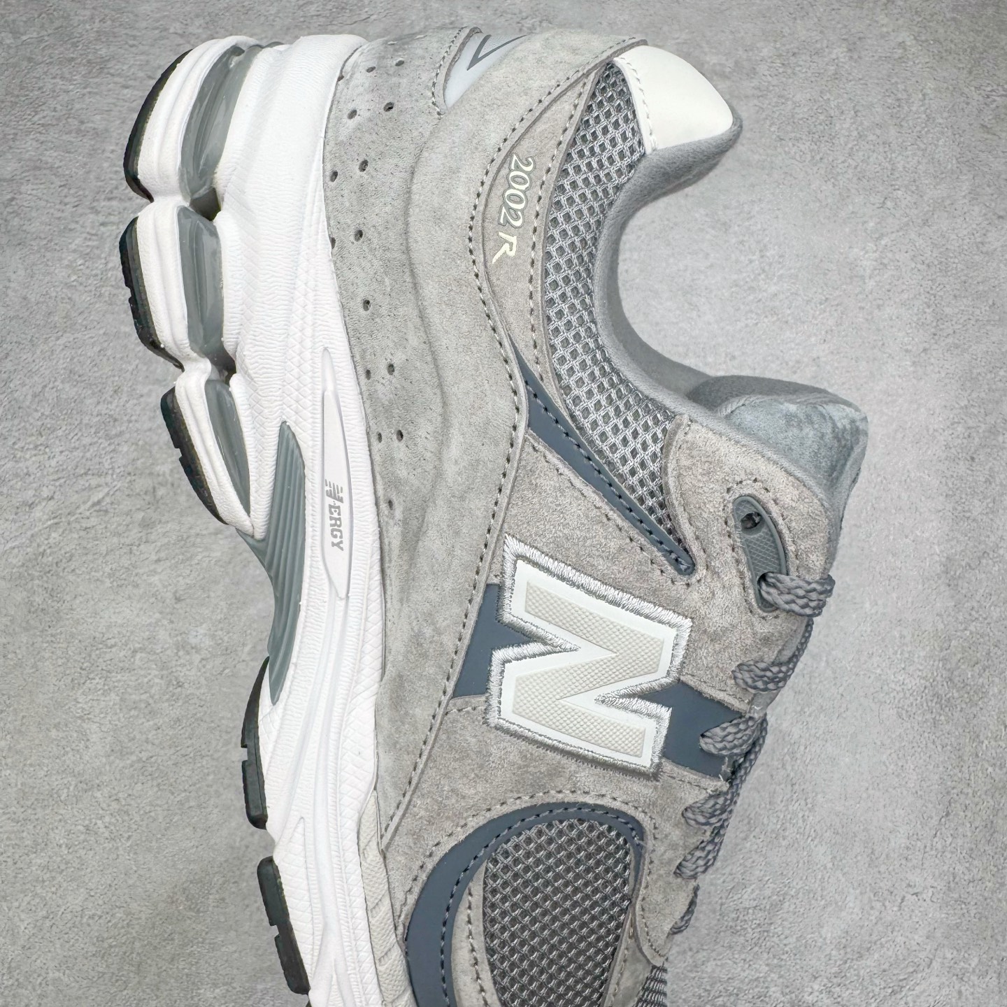 图片[6]-＃G版纯原 New Balance M2002RST 新百伦潮流复古织物皮革减震防滑耐磨轻便低帮跑步鞋 灰碳色 基于市场现有版本全新升级调整 NB市场最强产物 全套原楦原纸板原厂数据开发 全鞋电脑针车加持 原厂网布 原装进口头层翻毛皮料正确绒感卡色 正确中底拉帮中底网布细节 一比一手工擦旧效果 冲裁组合 匠心打造 耗时两个月开发完成 工艺极其复杂难度可想而知 新开独立私模大底 全网唯一正确做旧组合大底 高端零售专供产物 尺码：36 37 37.5 38 38.5 39.5 40 40.5 41.5 42 42.5 43 44 44.5 45 45.5 46.5 47-选品中心