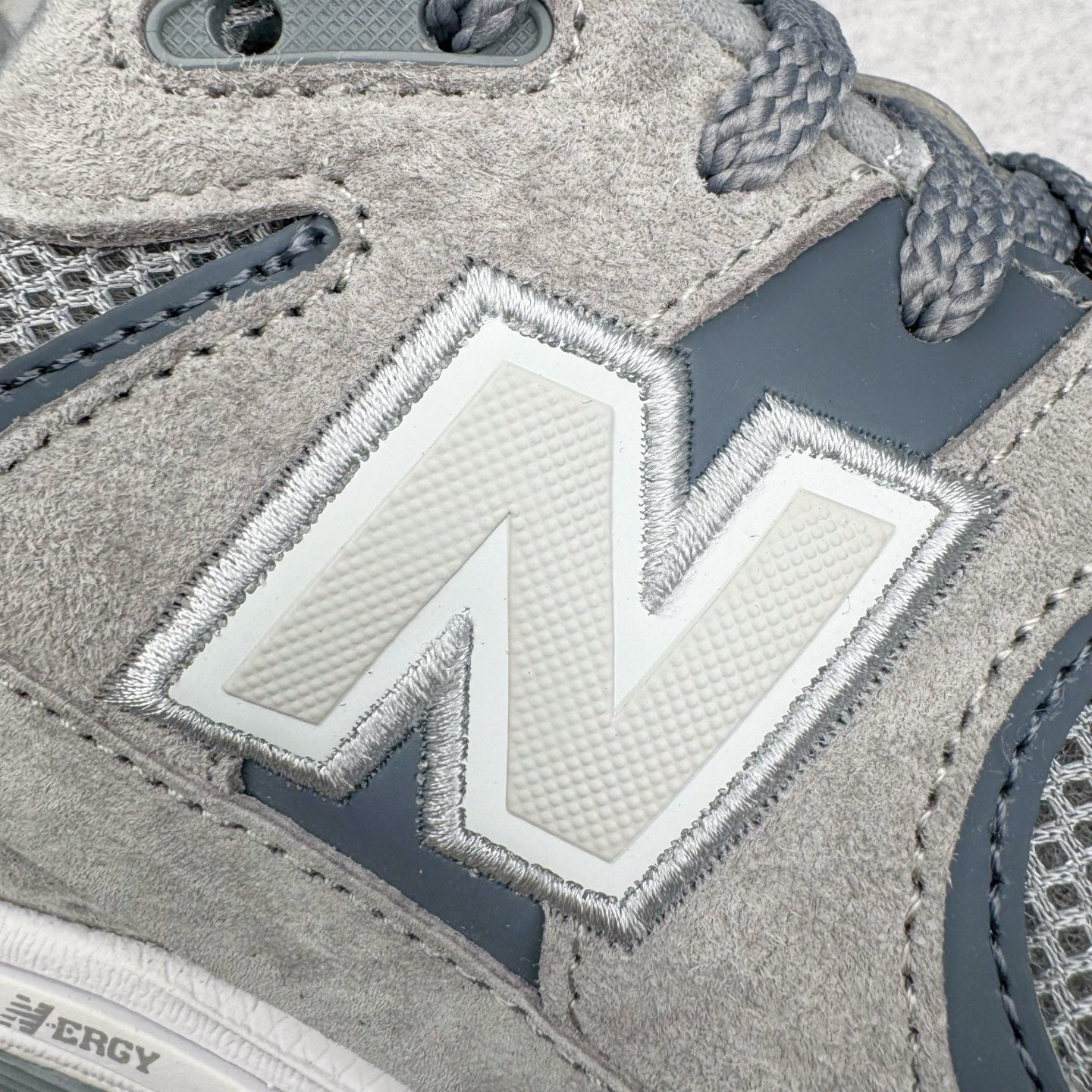 图片[14]-＃G版纯原 New Balance M2002RST 新百伦潮流复古织物皮革减震防滑耐磨轻便低帮跑步鞋 灰碳色 基于市场现有版本全新升级调整 NB市场最强产物 全套原楦原纸板原厂数据开发 全鞋电脑针车加持 原厂网布 原装进口头层翻毛皮料正确绒感卡色 正确中底拉帮中底网布细节 一比一手工擦旧效果 冲裁组合 匠心打造 耗时两个月开发完成 工艺极其复杂难度可想而知 新开独立私模大底 全网唯一正确做旧组合大底 高端零售专供产物 尺码：36 37 37.5 38 38.5 39.5 40 40.5 41.5 42 42.5 43 44 44.5 45 45.5 46.5 47-选品中心