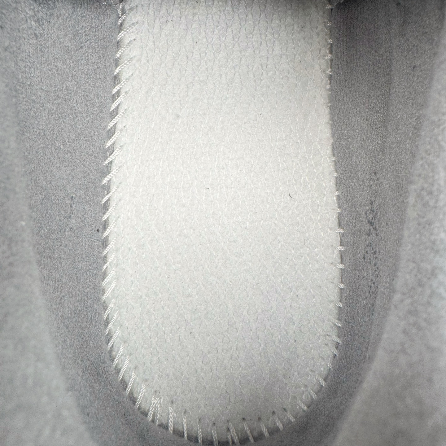 图片[10]-＃G版纯原 New Balance M2002RST 新百伦潮流复古织物皮革减震防滑耐磨轻便低帮跑步鞋 灰碳色 基于市场现有版本全新升级调整 NB市场最强产物 全套原楦原纸板原厂数据开发 全鞋电脑针车加持 原厂网布 原装进口头层翻毛皮料正确绒感卡色 正确中底拉帮中底网布细节 一比一手工擦旧效果 冲裁组合 匠心打造 耗时两个月开发完成 工艺极其复杂难度可想而知 新开独立私模大底 全网唯一正确做旧组合大底 高端零售专供产物 尺码：36 37 37.5 38 38.5 39.5 40 40.5 41.5 42 42.5 43 44 44.5 45 45.5 46.5 47-选品中心