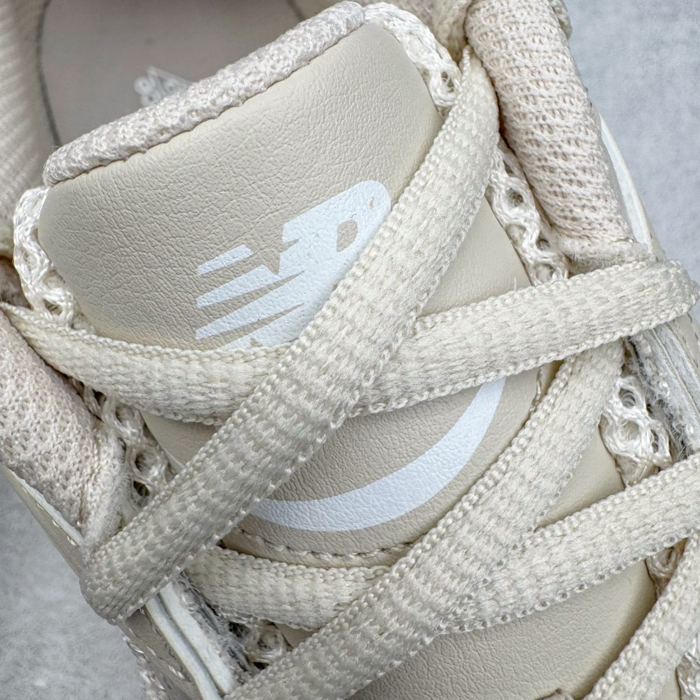 图片[13]-＃G版纯原 New Balance MR530AA1 NB新百伦复古透气跑步鞋 全套原楦原纸板原厂数据开发 同步原鞋一次Model大底 全鞋电脑针车加持 原厂网布TPU高频工艺 正确中底拉帮 高密度丽新布中底 抛弃过往以皮革为主的人气轮廓 以极具复古风范的跑鞋外观呈现 设计上全鞋以简约清爽的纯白色作基底 鞋身覆盖大面积织物网眼材质 并于鞋头、鞋带孔眼片等细节处点缀对比鲜明的反光银镀层凸显 鞋舌、侧身等位置则辅以一贯的「N」字标志和品牌徽标彰显身份 最后通过搭载的 ABZORB 缓震中底完善整体造型 尺码：36 37 37.5 38 38.5 39.5 40 40.5 41.5 42 42.5 43 44 44.5 45 45.5 46.5 47-选品中心