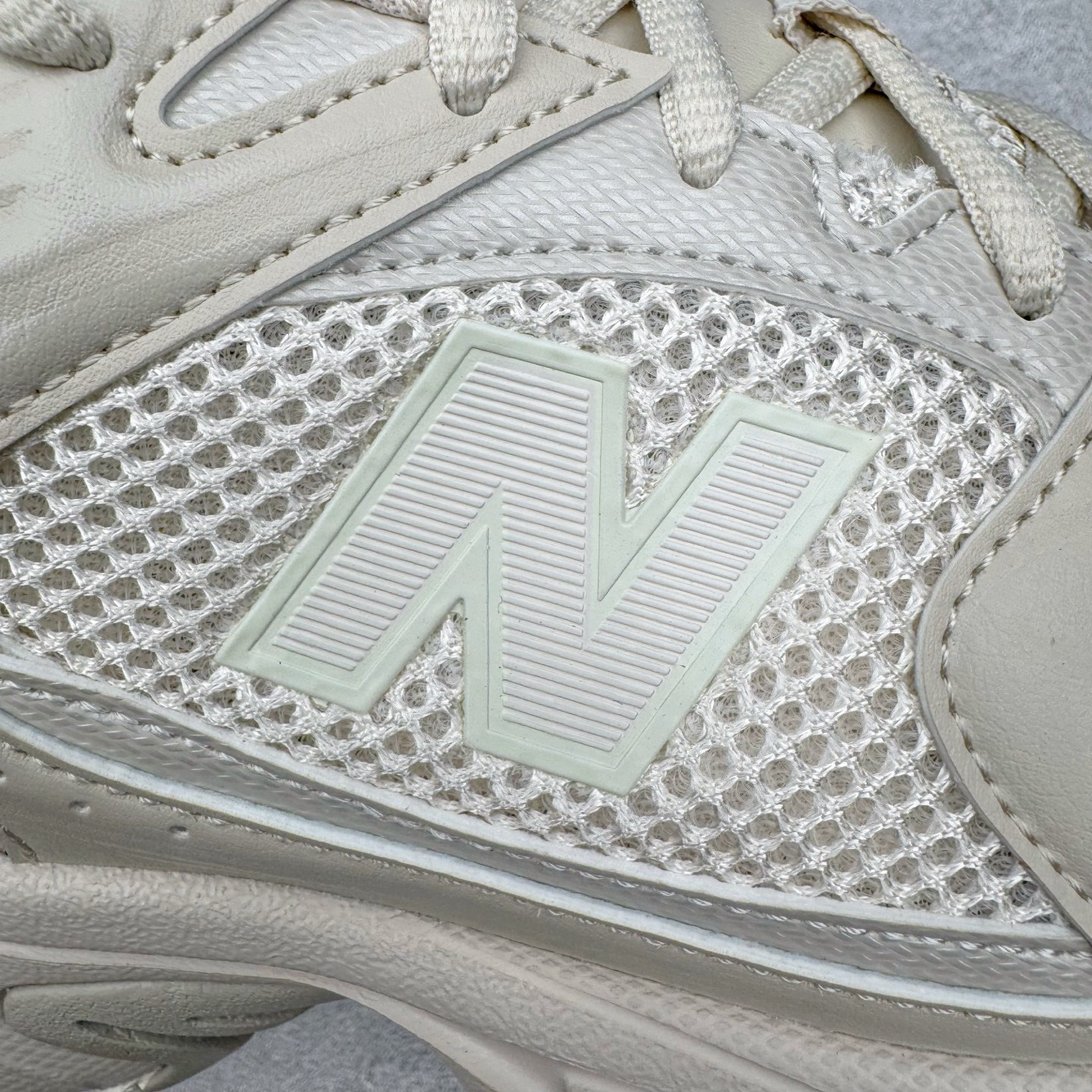 图片[16]-＃G版纯原 New Balance MR530AA1 NB新百伦复古透气跑步鞋 全套原楦原纸板原厂数据开发 同步原鞋一次Model大底 全鞋电脑针车加持 原厂网布TPU高频工艺 正确中底拉帮 高密度丽新布中底 抛弃过往以皮革为主的人气轮廓 以极具复古风范的跑鞋外观呈现 设计上全鞋以简约清爽的纯白色作基底 鞋身覆盖大面积织物网眼材质 并于鞋头、鞋带孔眼片等细节处点缀对比鲜明的反光银镀层凸显 鞋舌、侧身等位置则辅以一贯的「N」字标志和品牌徽标彰显身份 最后通过搭载的 ABZORB 缓震中底完善整体造型 尺码：36 37 37.5 38 38.5 39.5 40 40.5 41.5 42 42.5 43 44 44.5 45 45.5 46.5 47-选品中心