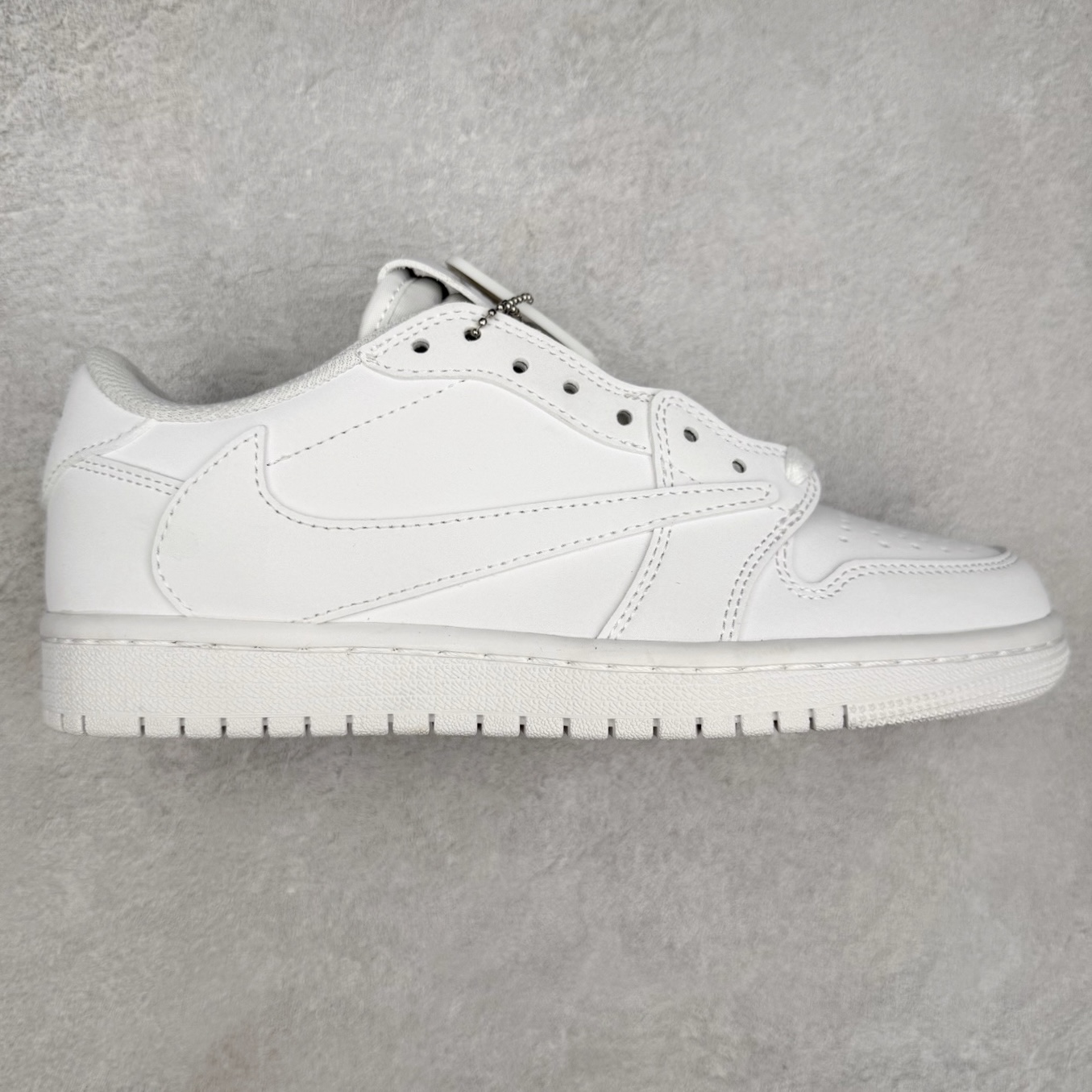 ＃福利特价 Travis Scott x Air Jordan AJ1 Low OG SP TS联名倒钩低帮 外贸特供批次 全套原纸板楦头开发 确保原汁原味 完美呈现一代版型 一比一鞋头弧度高度鞋身弧度 此版本只针对中端市场 细节品控鞋型随意秒杀市面同价位 鞋型完美 不臃肿别扭 头层皮料加持 用料绝不含糊 进口玻璃冲刀皮料裁剪零毛边 电脑针车工艺 超高鞋面清洁度 最高QC检验标准 控制溢胶瑕疵 原盒原配 飞翼3D高频深度立体 工艺方面大到整体鞋型 漏斗收腰 底线拉帮 LOGO立体程度 小到针眼排布 载片对称 冲孔效果 鞋标规范 鞋垫背胶等等 无一不是口碑收割 每双都是一个回头客 尺码：36 36.5 37.5 38 38.5 39 40 40.5 41 42 42.5 43 44 44.5 45-选品中心