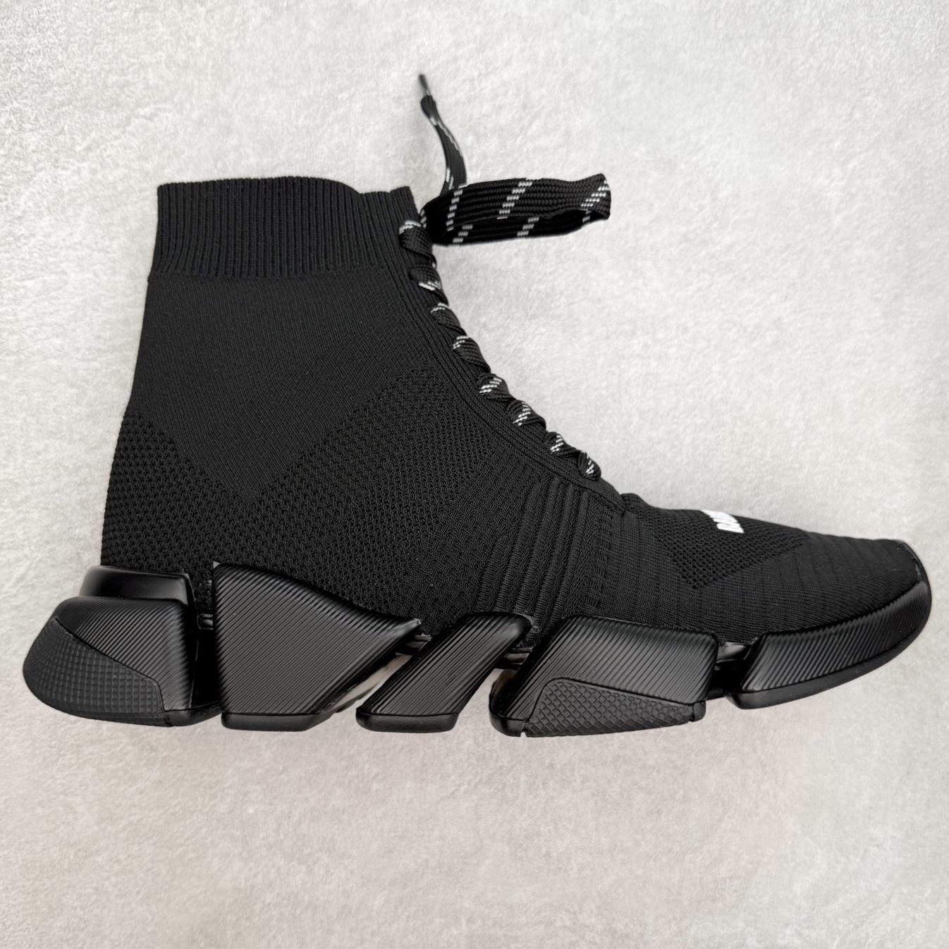 Balenciaga巴黎世家 Speed 2.0 LT 运动舒适 高帮生活休闲鞋 20S秋冬新品首发纯原版本 Logo 永不掉字 右脚鞋头内置NFC热熔内标 # MD多层组合大底 360°柔韧扭曲 上脚极致舒适 全新的动感设计理念 诠释了这款皇帝一脚蹬懒人鞋的主导地位!尺码:35/45-选品中心