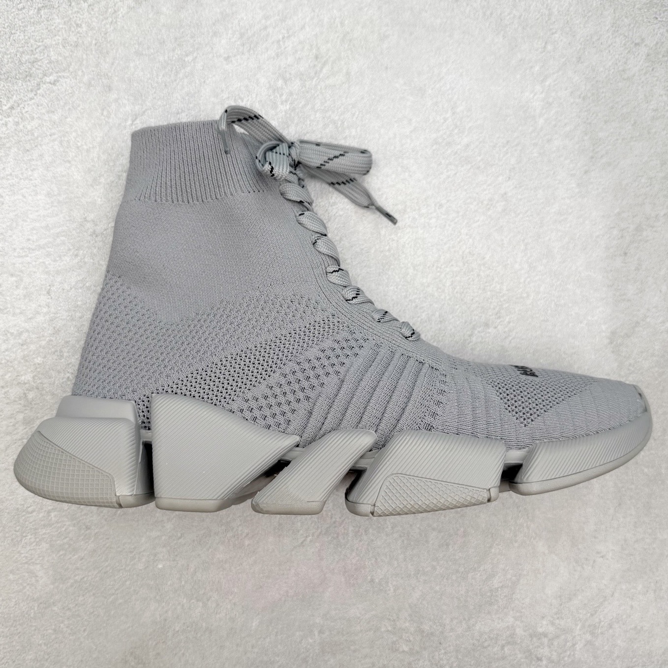Balenciaga巴黎世家 Speed 2.0 LT 运动舒适 高帮生活休闲鞋 20S秋冬新品首发纯原版本 Logo 永不掉字 右脚鞋头内置NFC热熔内标 # MD多层组合大底 360°柔韧扭曲 上脚极致舒适 全新的动感设计理念 诠释了这款皇帝一脚蹬懒人鞋的主导地位！尺码：35/45-选品中心