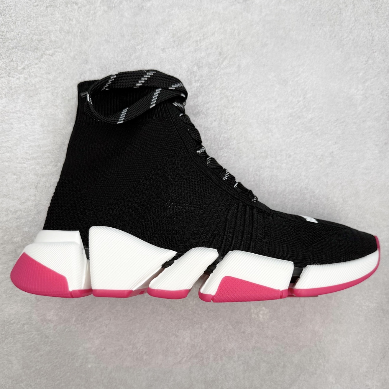 Balenciaga巴黎世家 Speed 2.0 LT 运动舒适 高帮生活休闲鞋 20S秋冬新品首发纯原版本 Logo 永不掉字 右脚鞋头内置NFC热熔内标 # MD多层组合大底 360°柔韧扭曲 上脚极致舒适 全新的动感设计理念 诠释了这款皇帝一脚蹬懒人鞋的主导地位!尺码:35/45-选品中心