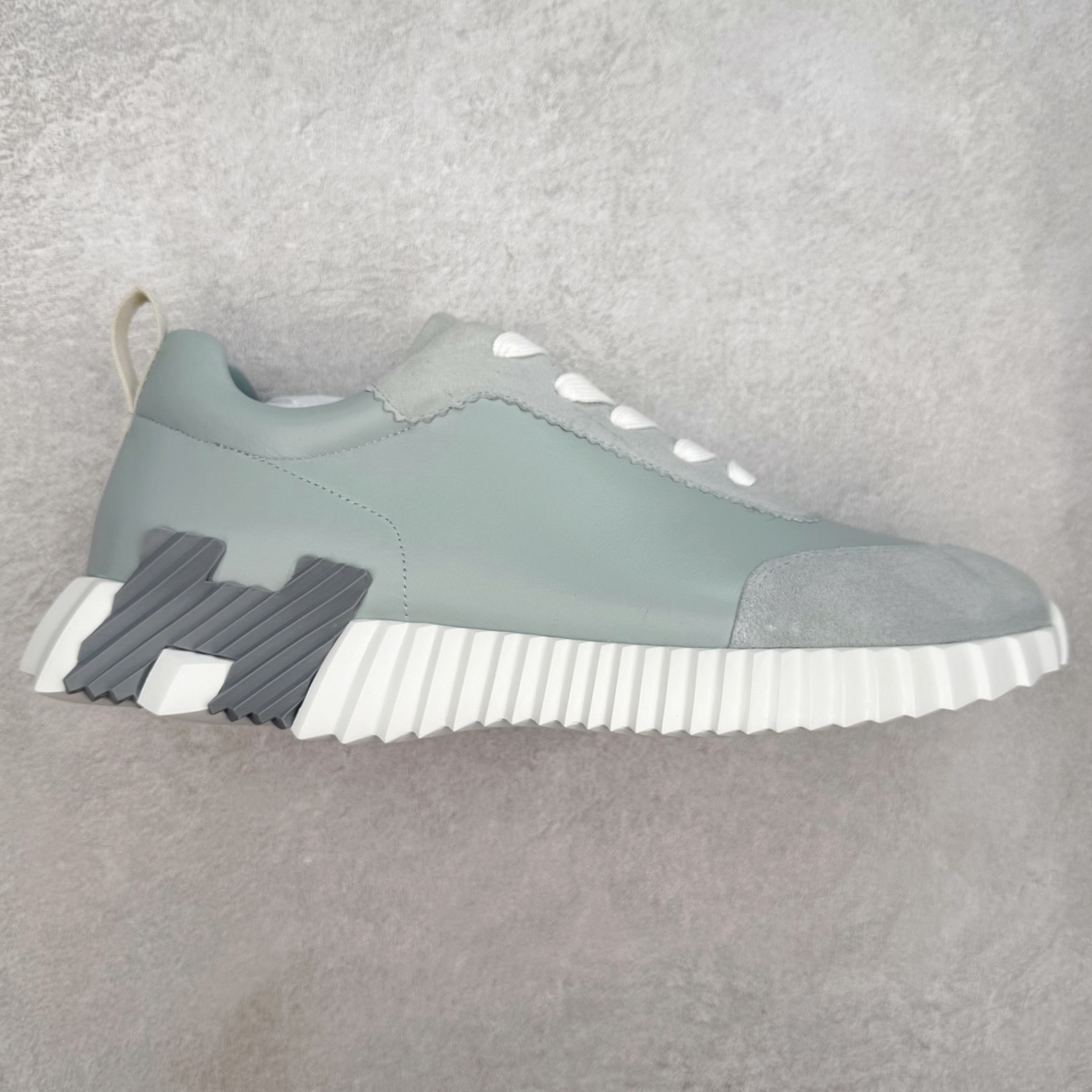 Hermes 爱马仕 Bouncing 老钱风 皮面款 低帮休闲鞋 海淘代购同渠道品质 高端零售 外贸充正专供 原版购入开发 ZP级全套包装 完美楦型 正确卡色 大底 质感媲美原版 细节与原版一致 请注意区分市面通货材 尺码:39 40 41 42 43 44 45-选品中心