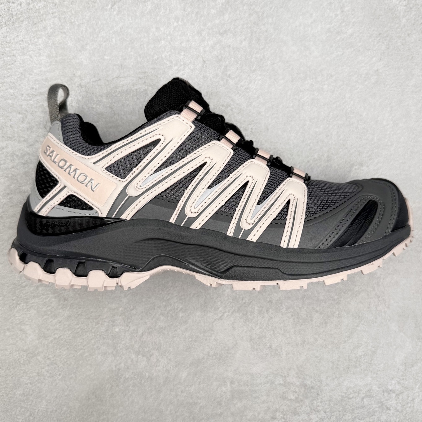 ＃C版 SALOMON XA Pro 3D ADV 萨洛蒙潮流越野机能户外功能鞋 纯原外贸平台特供订单 耗时半年巨作 全套原纸板楦头开发 原厂特供网布配套加持 确保原汁原味 完美呈现版型 原档数据独家私模五层组合大底 原装Ortholite轻量化鞋垫 中底布带钢印编号 原厂TPU锁扣 进口港宝加持 后跟自然饱满 还原公司包裹性 鞋面采用SENSIFT贴合技术 全方位贴合包裹脚型 鞋跟部鞋底牵引设计 提供强大的抓地性能 更适应野外崎岖不平的道路 其3D ADVANCED CHASSIS底盘 材料轻量大化 钉齿设计更具稳定性 防护性 鞋底易磨损区运用CONTAGRIP高耐磨材料 应对城市硬质路面长距离跑考验 尺码：36 36.5 37.5 38 38.5 39 40 40.5 41 42 42.5 43 44 44.5 45-选品中心