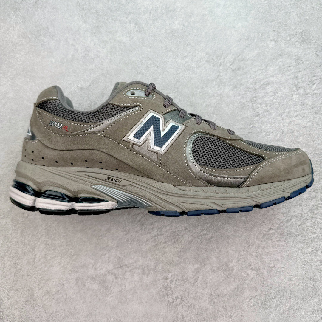 图片[2]-＃G版纯原 New Balance M2002R 新百伦潮流复古织物皮革减震防滑耐磨轻便低帮跑步鞋 灰碳色 基于市场现有版本全新升级调整 NB市场最强产物 全套原楦原纸板原厂数据开发 全鞋电脑针车加持 原厂网布 原装进口头层翻毛皮料正确绒感卡色 正确中底拉帮中底网布细节 一比一手工擦旧效果 冲裁组合 匠心打造 耗时两个月开发完成 工艺极其复杂难度可想而知 新开独立私模大底 全网唯一正确做旧组合大底 高端零售专供产物 尺码：36 37 37.5 38 38.5 39.5 40 40.5 41.5 42 42.5 43 44 44.5 45 45.5 46.5 47-选品中心