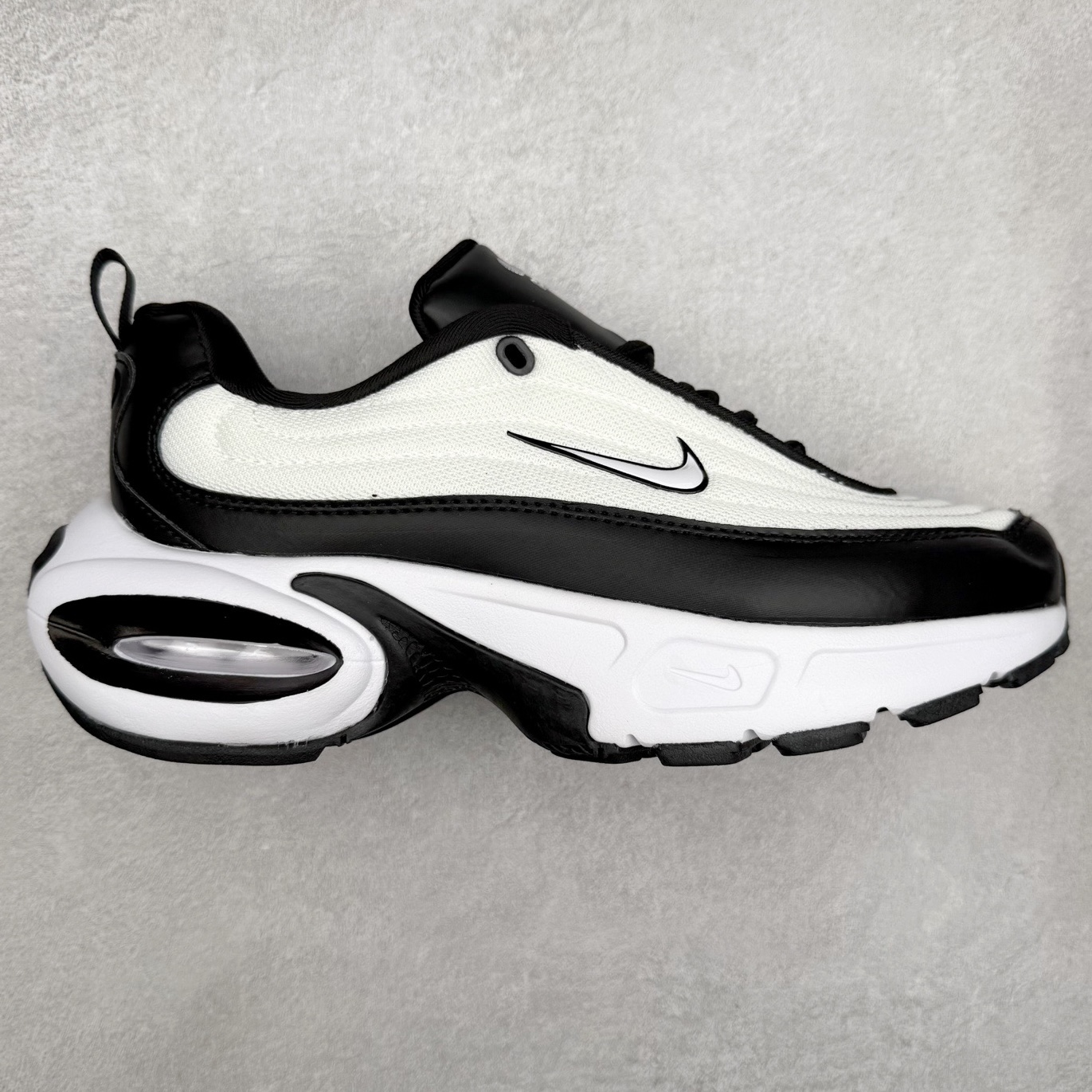 NK Air Max Portal 豪门系列低帮气垫百搭增高休闲运动慢跑鞋 选用网眼鞋面，脚感舒适透气。鞋舌、鞋侧及后跟处饰有品牌标识，简约大气又时尚。采用经典系带开合方式，可自由调节松紧度。泡棉中底搭载Max Air气垫，具有良好的回弹性及缓震性能。橡胶外底可防滑耐磨，提升抓地力。尺码：35.5 36 36.5 37.5 38 38.5 39 40 40.5 41 42 42.5 43 44 44.5 45-选品中心