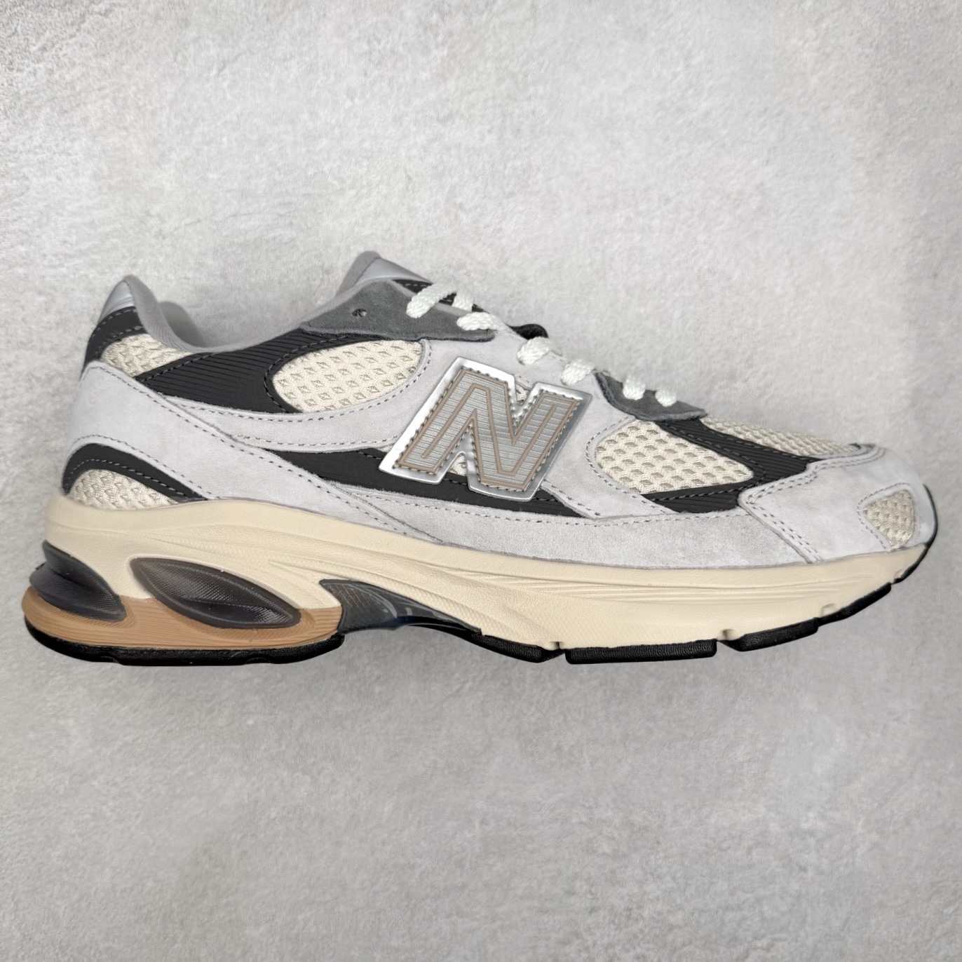 New Balance NB2010系列新百伦经典复古休闲运动板鞋 以ENCAP中底配以升级版 N-ERGY缓震物料 鞋面则采用特色的柔软麂皮搭以NewBalance经典的尼龙网布 低调中还原跑鞋本真 更年轻化的设计理念与材质 让新世代青年得以用全新视角体验经典鞋款的传奇魅力尺码:36 37 37.5 38 38.5 39.5 40 40.5 41.5 42 42.5 43 44 45-选品中心