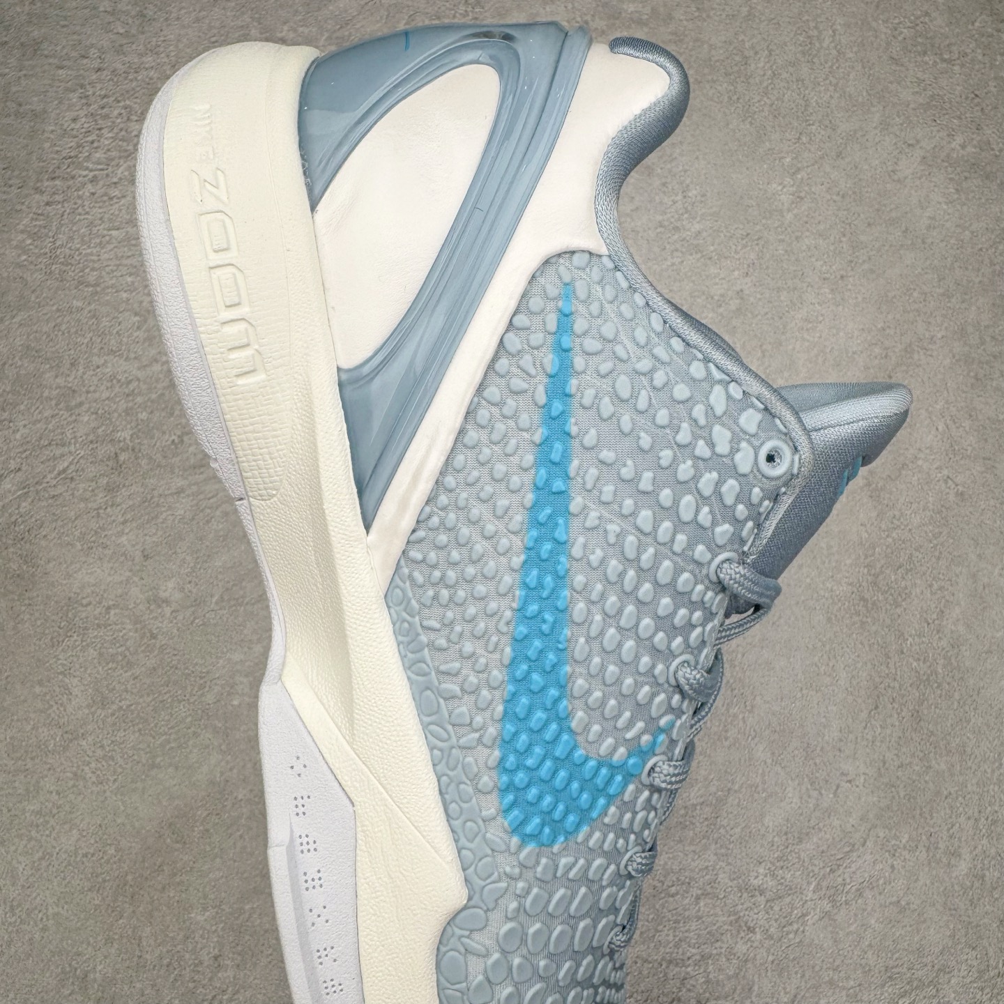 图片[6]-＃BS纯原 NK Zoom Kobe 6 Protro 科比六代 克拉克北卡蓝 IO3672-400 圈内顶级批次 完美复刻公司货 前掌超大Zoom Turbo气垫 后掌EVA缓震 真正的原汁原味 还原ZP脚感 全身鞋材卡料色独家定制 唯一正确喷漆工艺Swoosh 正确凹凸蛇鳞工艺 正确鞋面渐变效果 内全置真动飞态线 独立原厂模具 最大尺码达到48.5码 首批不拼图大几率过验 亲测已过 支持各种高强度实战 无需担心 上脚价 补货周期极长 脚宽建议买大半码 科比系列前掌偏窄 不影响二次销售 支持七天无理由退换 尺码：40 40.5 41 42 42.5 43 44 44.5 45 45.5 46 47.5 48.5-选品中心