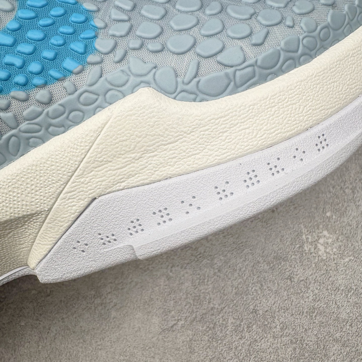 图片[18]-＃BS纯原 NK Zoom Kobe 6 Protro 科比六代 克拉克北卡蓝 IO3672-400 圈内顶级批次 完美复刻公司货 前掌超大Zoom Turbo气垫 后掌EVA缓震 真正的原汁原味 还原ZP脚感 全身鞋材卡料色独家定制 唯一正确喷漆工艺Swoosh 正确凹凸蛇鳞工艺 正确鞋面渐变效果 内全置真动飞态线 独立原厂模具 最大尺码达到48.5码 首批不拼图大几率过验 亲测已过 支持各种高强度实战 无需担心 上脚价 补货周期极长 脚宽建议买大半码 科比系列前掌偏窄 不影响二次销售 支持七天无理由退换 尺码：40 40.5 41 42 42.5 43 44 44.5 45 45.5 46 47.5 48.5-选品中心