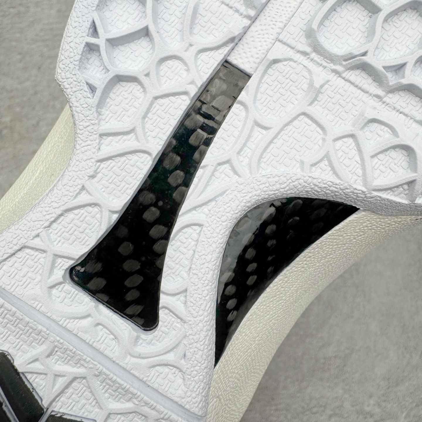 图片[19]-＃BS纯原 NK Zoom Kobe 6 Protro 科比六代 克拉克北卡蓝 IO3672-400 圈内顶级批次 完美复刻公司货 前掌超大Zoom Turbo气垫 后掌EVA缓震 真正的原汁原味 还原ZP脚感 全身鞋材卡料色独家定制 唯一正确喷漆工艺Swoosh 正确凹凸蛇鳞工艺 正确鞋面渐变效果 内全置真动飞态线 独立原厂模具 最大尺码达到48.5码 首批不拼图大几率过验 亲测已过 支持各种高强度实战 无需担心 上脚价 补货周期极长 脚宽建议买大半码 科比系列前掌偏窄 不影响二次销售 支持七天无理由退换 尺码：40 40.5 41 42 42.5 43 44 44.5 45 45.5 46 47.5 48.5-选品中心