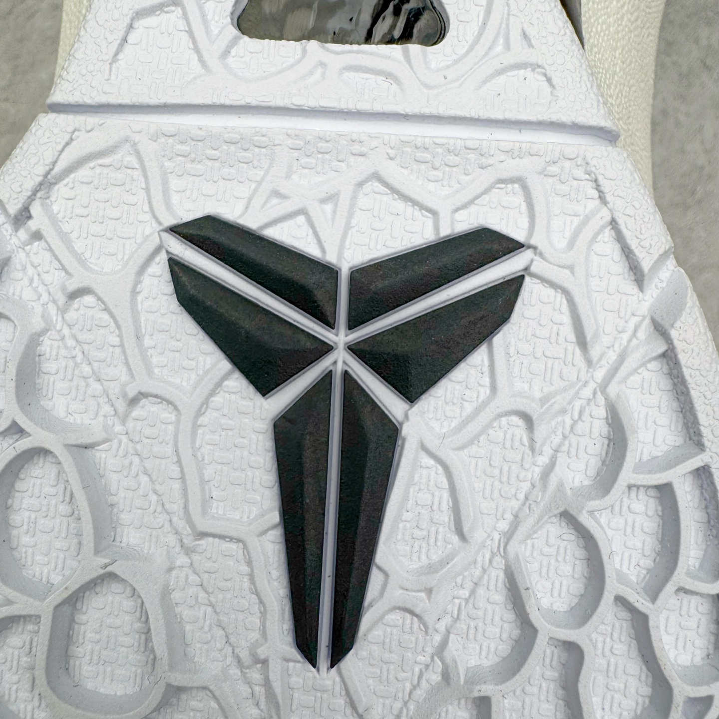 图片[20]-＃BS纯原 NK Zoom Kobe 6 Protro 科比六代 克拉克北卡蓝 IO3672-400 圈内顶级批次 完美复刻公司货 前掌超大Zoom Turbo气垫 后掌EVA缓震 真正的原汁原味 还原ZP脚感 全身鞋材卡料色独家定制 唯一正确喷漆工艺Swoosh 正确凹凸蛇鳞工艺 正确鞋面渐变效果 内全置真动飞态线 独立原厂模具 最大尺码达到48.5码 首批不拼图大几率过验 亲测已过 支持各种高强度实战 无需担心 上脚价 补货周期极长 脚宽建议买大半码 科比系列前掌偏窄 不影响二次销售 支持七天无理由退换 尺码：40 40.5 41 42 42.5 43 44 44.5 45 45.5 46 47.5 48.5-选品中心