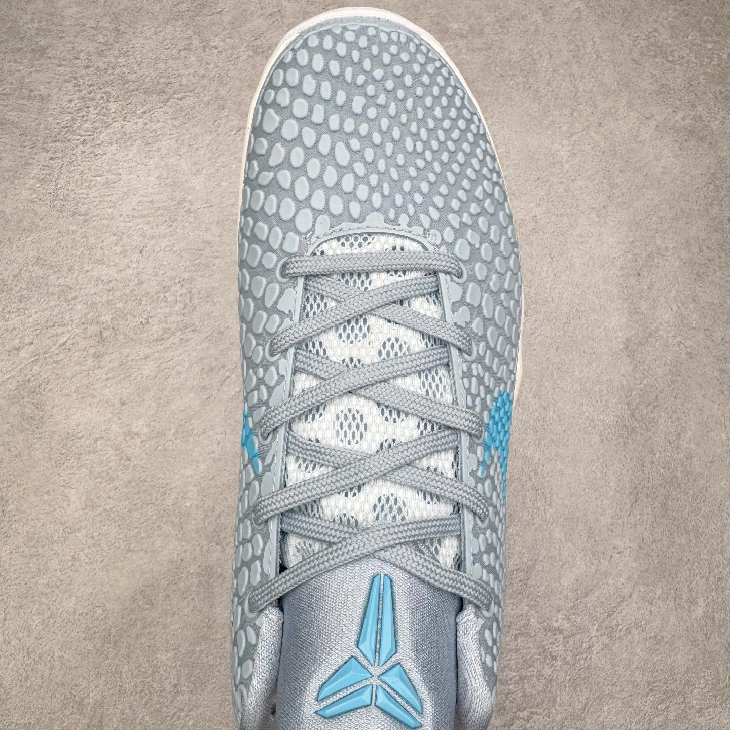 图片[4]-＃BS纯原 NK Zoom Kobe 6 Protro 科比六代 克拉克北卡蓝 IO3672-400 圈内顶级批次 完美复刻公司货 前掌超大Zoom Turbo气垫 后掌EVA缓震 真正的原汁原味 还原ZP脚感 全身鞋材卡料色独家定制 唯一正确喷漆工艺Swoosh 正确凹凸蛇鳞工艺 正确鞋面渐变效果 内全置真动飞态线 独立原厂模具 最大尺码达到48.5码 首批不拼图大几率过验 亲测已过 支持各种高强度实战 无需担心 上脚价 补货周期极长 脚宽建议买大半码 科比系列前掌偏窄 不影响二次销售 支持七天无理由退换 尺码：40 40.5 41 42 42.5 43 44 44.5 45 45.5 46 47.5 48.5-选品中心