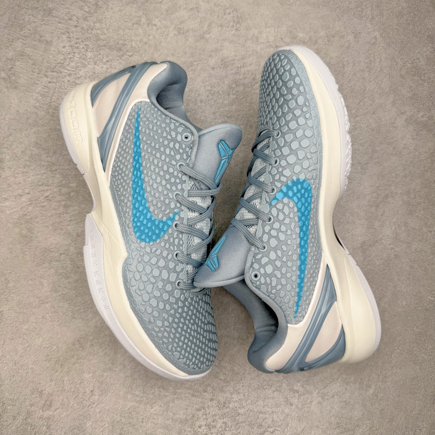 图片[3]-＃BS纯原 NK Zoom Kobe 6 Protro 科比六代 克拉克北卡蓝 IO3672-400 圈内顶级批次 完美复刻公司货 前掌超大Zoom Turbo气垫 后掌EVA缓震 真正的原汁原味 还原ZP脚感 全身鞋材卡料色独家定制 唯一正确喷漆工艺Swoosh 正确凹凸蛇鳞工艺 正确鞋面渐变效果 内全置真动飞态线 独立原厂模具 最大尺码达到48.5码 首批不拼图大几率过验 亲测已过 支持各种高强度实战 无需担心 上脚价 补货周期极长 脚宽建议买大半码 科比系列前掌偏窄 不影响二次销售 支持七天无理由退换 尺码：40 40.5 41 42 42.5 43 44 44.5 45 45.5 46 47.5 48.5-选品中心