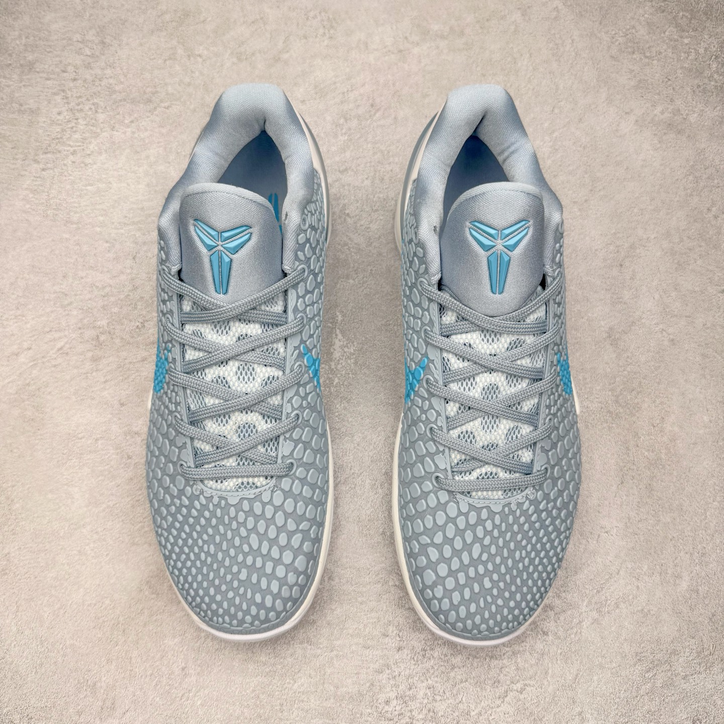 图片[2]-＃BS纯原 NK Zoom Kobe 6 Protro 科比六代 克拉克北卡蓝 IO3672-400 圈内顶级批次 完美复刻公司货 前掌超大Zoom Turbo气垫 后掌EVA缓震 真正的原汁原味 还原ZP脚感 全身鞋材卡料色独家定制 唯一正确喷漆工艺Swoosh 正确凹凸蛇鳞工艺 正确鞋面渐变效果 内全置真动飞态线 独立原厂模具 最大尺码达到48.5码 首批不拼图大几率过验 亲测已过 支持各种高强度实战 无需担心 上脚价 补货周期极长 脚宽建议买大半码 科比系列前掌偏窄 不影响二次销售 支持七天无理由退换 尺码：40 40.5 41 42 42.5 43 44 44.5 45 45.5 46 47.5 48.5-选品中心