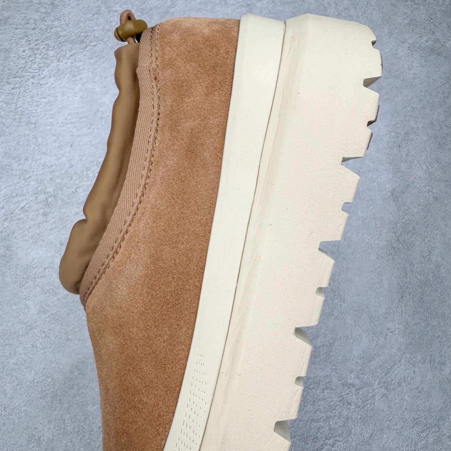 图片[7]-＃SP原厂 UGG 4096 塔斯曼浅口秋冬羊皮毛一体雪地靴 全鞋采用ZP同厂 隆丰A级澳洲进口羊皮毛一体 品牌代工厂生产线 完全遵循ZP工艺流程 代工厂原厂版师 秉承无原鞋不开发选择 注重每一处细节 市面最正版型 TREADLITE\\\”轻翼\\\”科技外底 轻便/耐用/柔韧/桩型【售后郑重承诺】一个月内若出现重大脱胶/断底等质量问题 直接为您换新！尺码：35 36 37 38 39 40 41 42 43-选品中心