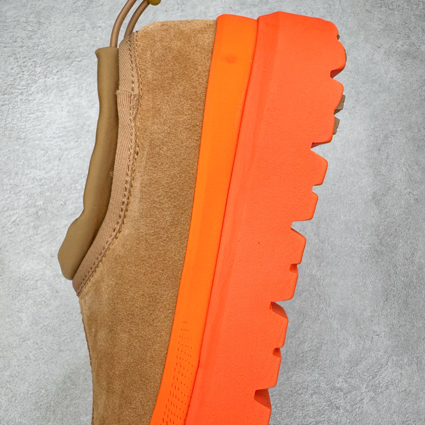 图片[7]-＃SP原厂 UGG 4096 塔斯曼浅口秋冬羊皮毛一体雪地靴 全鞋采用ZP同厂 隆丰A级澳洲进口羊皮毛一体 品牌代工厂生产线 完全遵循ZP工艺流程 代工厂原厂版师 秉承无原鞋不开发选择 注重每一处细节 市面最正版型 TREADLITE\\\”轻翼\\\”科技外底 轻便/耐用/柔韧/桩型【售后郑重承诺】一个月内若出现重大脱胶/断底等质量问题 直接为您换新！尺码：35 36 37 38 39 40 41 42 43-选品中心