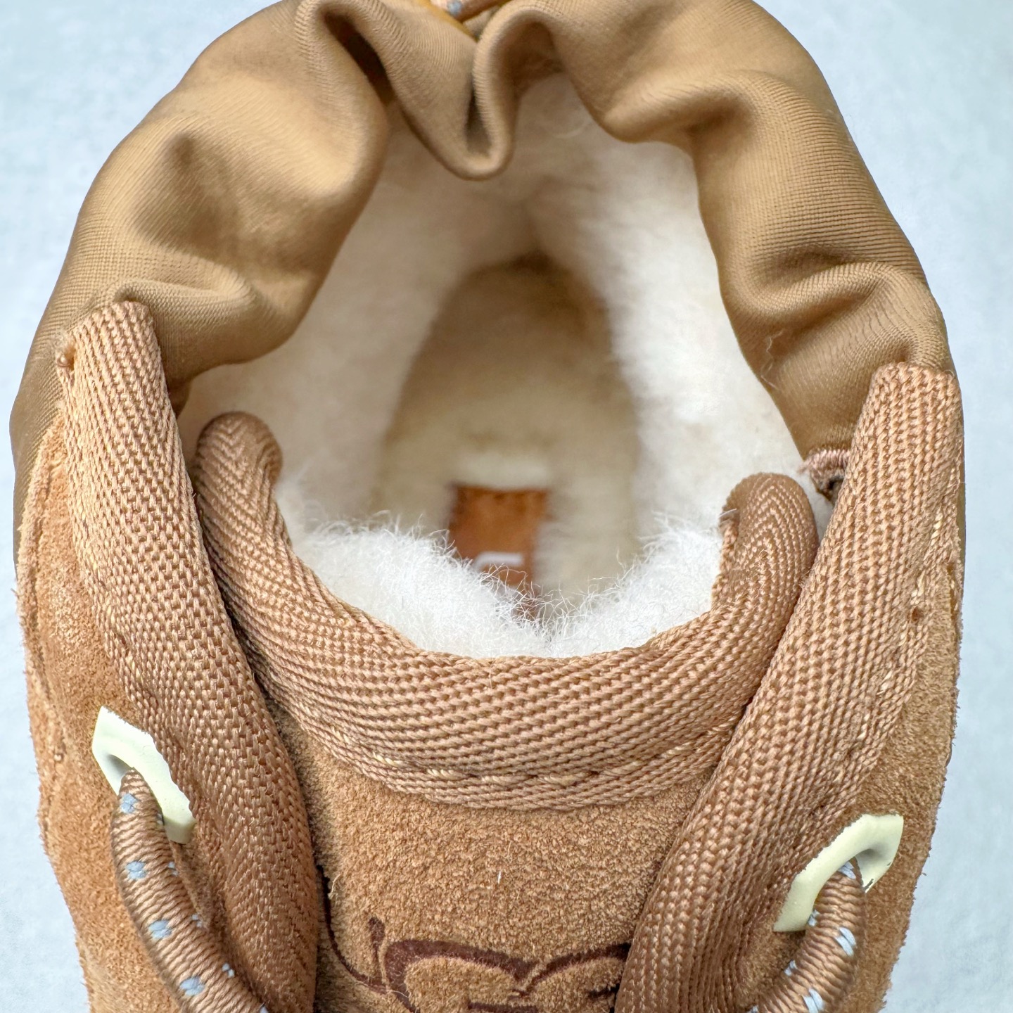 图片[12]-＃SP原厂 UGG 3991 塔斯曼高帮秋冬羊皮毛一体雪地靴 全鞋采用ZP同厂 隆丰A级澳洲进口羊皮毛一体 品牌代工厂生产线 完全遵循ZP工艺流程 代工厂原厂版师 秉承无原鞋不开发选择 注重每一处细节 市面最正版型 TREADLITE\\\”轻翼\\\”科技外底 轻便/耐用/柔韧/桩型【售后郑重承诺】一个月内若出现重大脱胶/断底等质量问题 直接为您换新！尺码：35 36 37 38 39 40 41 42 43-选品中心