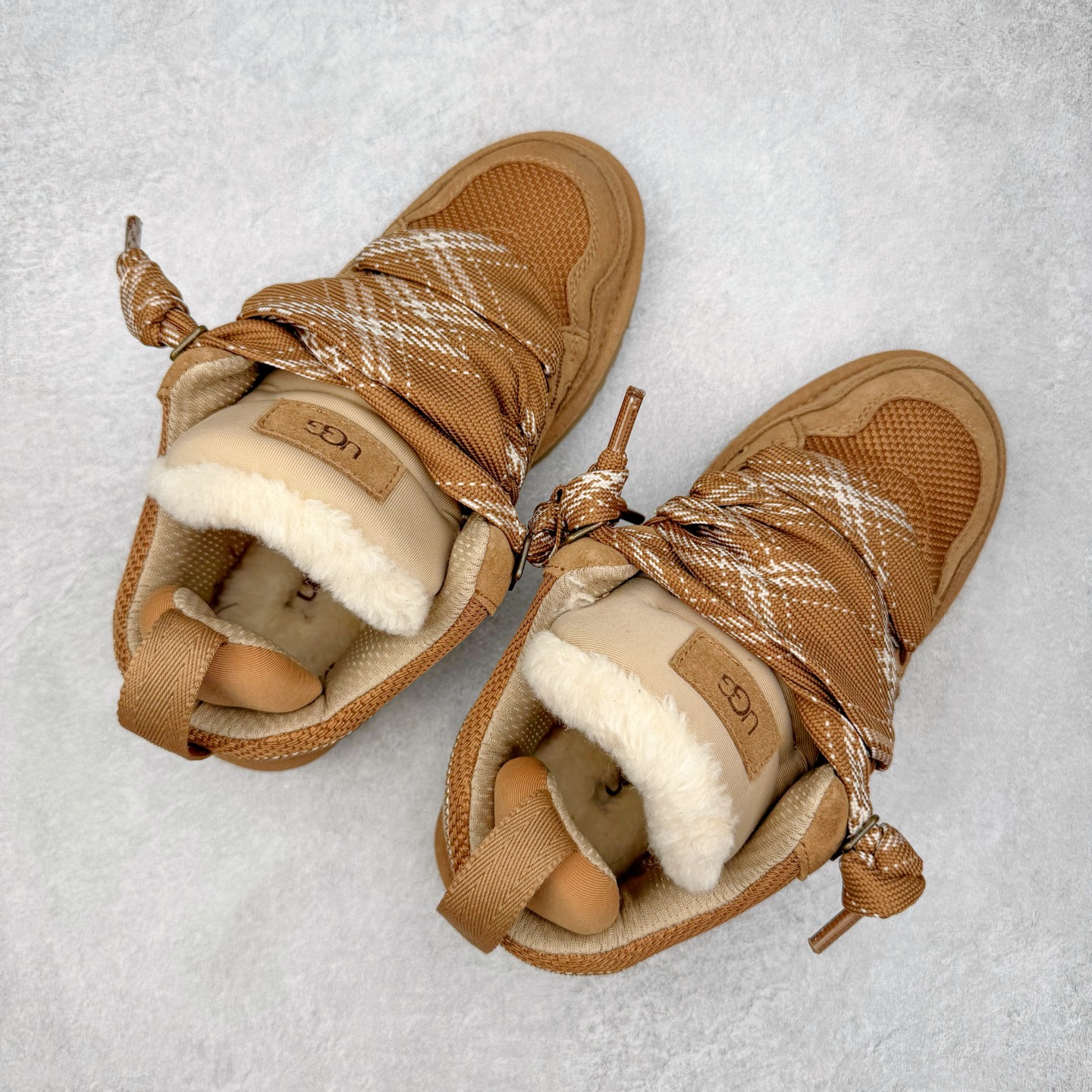 图片[3]-＃SP原厂 UGG 4032 梅尔秋冬羊皮毛一体雪地靴 全鞋采用ZP同厂 隆丰A级澳洲进口羊皮毛一体 品牌代工厂生产线 完全遵循ZP工艺流程 代工厂原厂版师 秉承无原鞋不开发选择 注重每一处细节 市面最正版型 TREADLITE\\\”轻翼\\\”科技外底 轻便/耐用/柔韧/桩型【售后郑重承诺】一个月内若出现重大脱胶/断底等质量问题 直接为您换新！尺码：35 36 37 38 39 40 41 42 43-选品中心