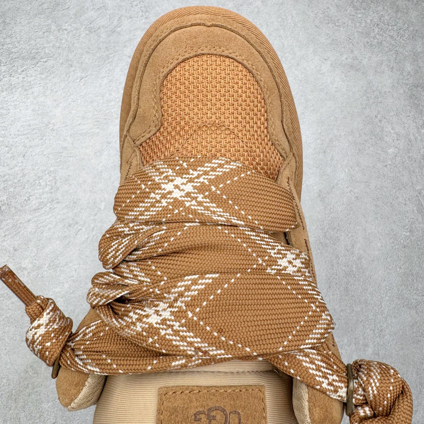 图片[4]-＃SP原厂 UGG 4032 梅尔秋冬羊皮毛一体雪地靴 全鞋采用ZP同厂 隆丰A级澳洲进口羊皮毛一体 品牌代工厂生产线 完全遵循ZP工艺流程 代工厂原厂版师 秉承无原鞋不开发选择 注重每一处细节 市面最正版型 TREADLITE\\\”轻翼\\\”科技外底 轻便/耐用/柔韧/桩型【售后郑重承诺】一个月内若出现重大脱胶/断底等质量问题 直接为您换新！尺码：35 36 37 38 39 40 41 42 43-选品中心