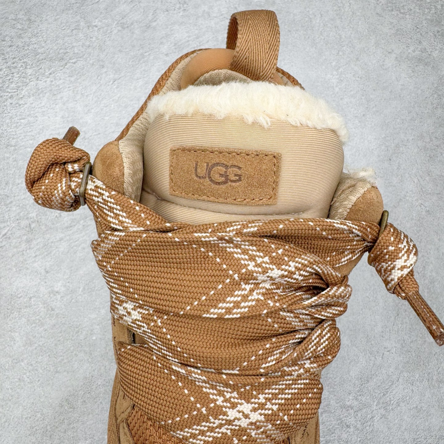 图片[5]-＃SP原厂 UGG 4032 梅尔秋冬羊皮毛一体雪地靴 全鞋采用ZP同厂 隆丰A级澳洲进口羊皮毛一体 品牌代工厂生产线 完全遵循ZP工艺流程 代工厂原厂版师 秉承无原鞋不开发选择 注重每一处细节 市面最正版型 TREADLITE\\\”轻翼\\\”科技外底 轻便/耐用/柔韧/桩型【售后郑重承诺】一个月内若出现重大脱胶/断底等质量问题 直接为您换新！尺码：35 36 37 38 39 40 41 42 43-选品中心