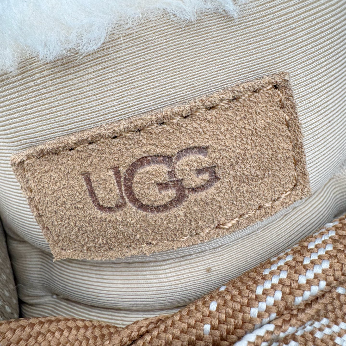 图片[11]-＃SP原厂 UGG 4032 梅尔秋冬羊皮毛一体雪地靴 全鞋采用ZP同厂 隆丰A级澳洲进口羊皮毛一体 品牌代工厂生产线 完全遵循ZP工艺流程 代工厂原厂版师 秉承无原鞋不开发选择 注重每一处细节 市面最正版型 TREADLITE\\\”轻翼\\\”科技外底 轻便/耐用/柔韧/桩型【售后郑重承诺】一个月内若出现重大脱胶/断底等质量问题 直接为您换新！尺码：35 36 37 38 39 40 41 42 43-选品中心