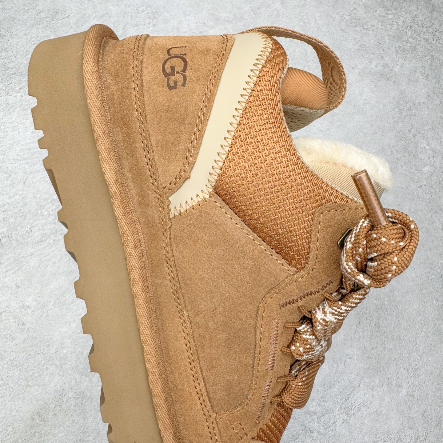 图片[6]-＃SP原厂 UGG 4032 梅尔秋冬羊皮毛一体雪地靴 全鞋采用ZP同厂 隆丰A级澳洲进口羊皮毛一体 品牌代工厂生产线 完全遵循ZP工艺流程 代工厂原厂版师 秉承无原鞋不开发选择 注重每一处细节 市面最正版型 TREADLITE\\\”轻翼\\\”科技外底 轻便/耐用/柔韧/桩型【售后郑重承诺】一个月内若出现重大脱胶/断底等质量问题 直接为您换新！尺码：35 36 37 38 39 40 41 42 43-选品中心