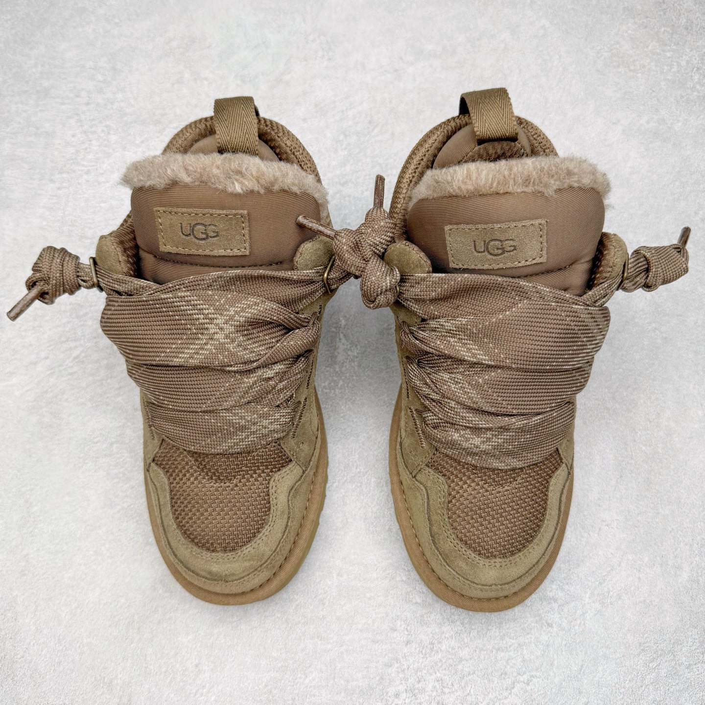 图片[2]-＃SP原厂 UGG 4032 梅尔秋冬羊皮毛一体雪地靴 全鞋采用ZP同厂 隆丰A级澳洲进口羊皮毛一体 品牌代工厂生产线 完全遵循ZP工艺流程 代工厂原厂版师 秉承无原鞋不开发选择 注重每一处细节 市面最正版型 TREADLITE\\\”轻翼\\\”科技外底 轻便/耐用/柔韧/桩型【售后郑重承诺】一个月内若出现重大脱胶/断底等质量问题 直接为您换新！尺码：35 36 37 38 39 40 41 42 43-选品中心