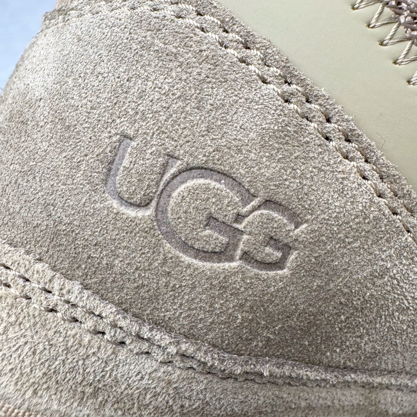 图片[13]-＃SP原厂 UGG 4032 梅尔秋冬羊皮毛一体雪地靴 全鞋采用ZP同厂 隆丰A级澳洲进口羊皮毛一体 品牌代工厂生产线 完全遵循ZP工艺流程 代工厂原厂版师 秉承无原鞋不开发选择 注重每一处细节 市面最正版型 TREADLITE\\\”轻翼\\\”科技外底 轻便/耐用/柔韧/桩型【售后郑重承诺】一个月内若出现重大脱胶/断底等质量问题 直接为您换新！尺码：35 36 37 38 39 40 41 42 43-选品中心