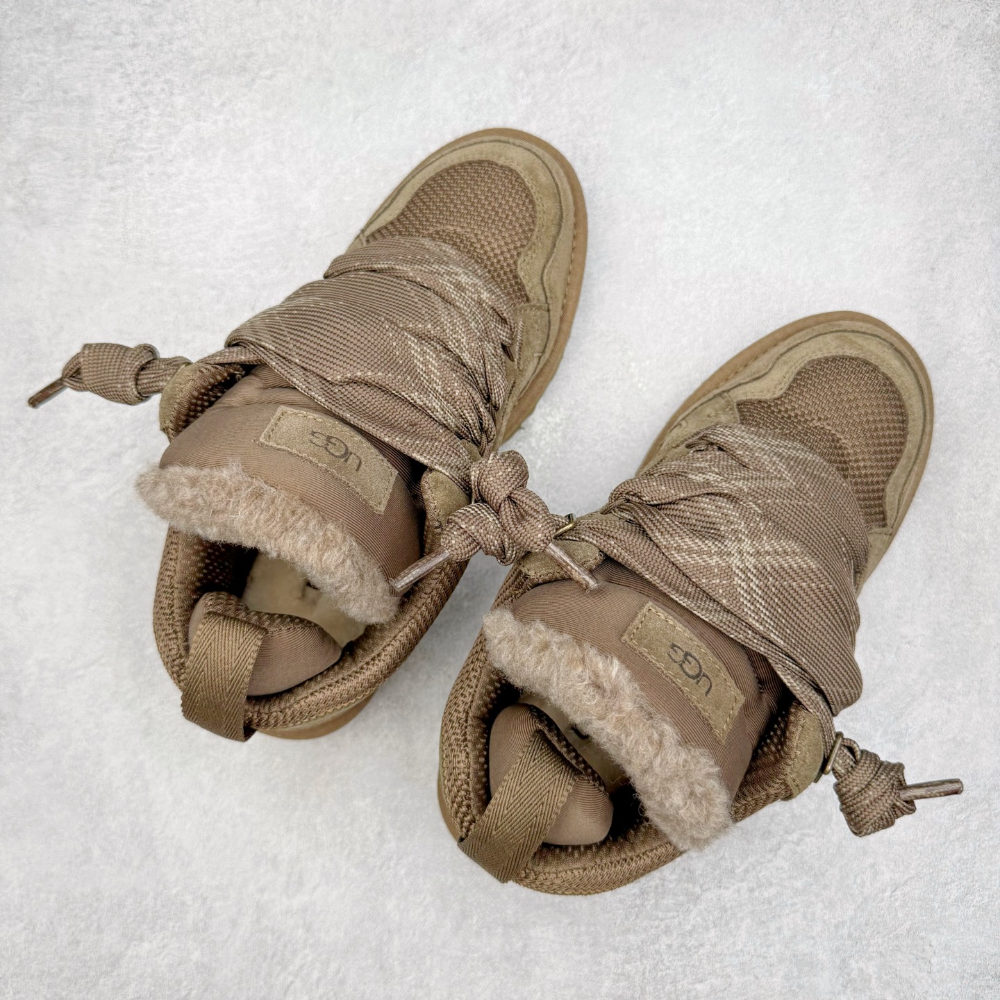 图片[3]-＃SP原厂 UGG 4032 梅尔秋冬羊皮毛一体雪地靴 全鞋采用ZP同厂 隆丰A级澳洲进口羊皮毛一体 品牌代工厂生产线 完全遵循ZP工艺流程 代工厂原厂版师 秉承无原鞋不开发选择 注重每一处细节 市面最正版型 TREADLITE\\\”轻翼\\\”科技外底 轻便/耐用/柔韧/桩型【售后郑重承诺】一个月内若出现重大脱胶/断底等质量问题 直接为您换新！尺码：35 36 37 38 39 40 41 42 43-选品中心