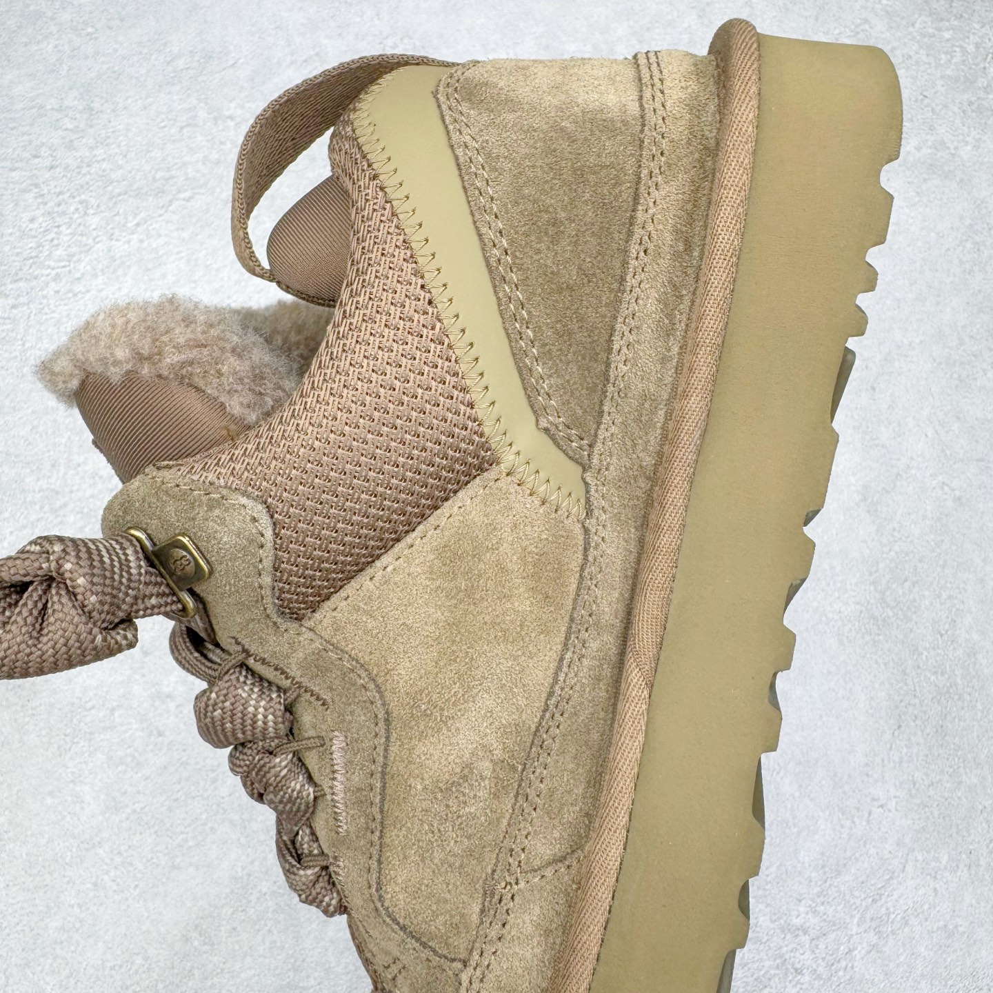 图片[7]-＃SP原厂 UGG 4032 梅尔秋冬羊皮毛一体雪地靴 全鞋采用ZP同厂 隆丰A级澳洲进口羊皮毛一体 品牌代工厂生产线 完全遵循ZP工艺流程 代工厂原厂版师 秉承无原鞋不开发选择 注重每一处细节 市面最正版型 TREADLITE\\\”轻翼\\\”科技外底 轻便/耐用/柔韧/桩型【售后郑重承诺】一个月内若出现重大脱胶/断底等质量问题 直接为您换新！尺码：35 36 37 38 39 40 41 42 43-选品中心