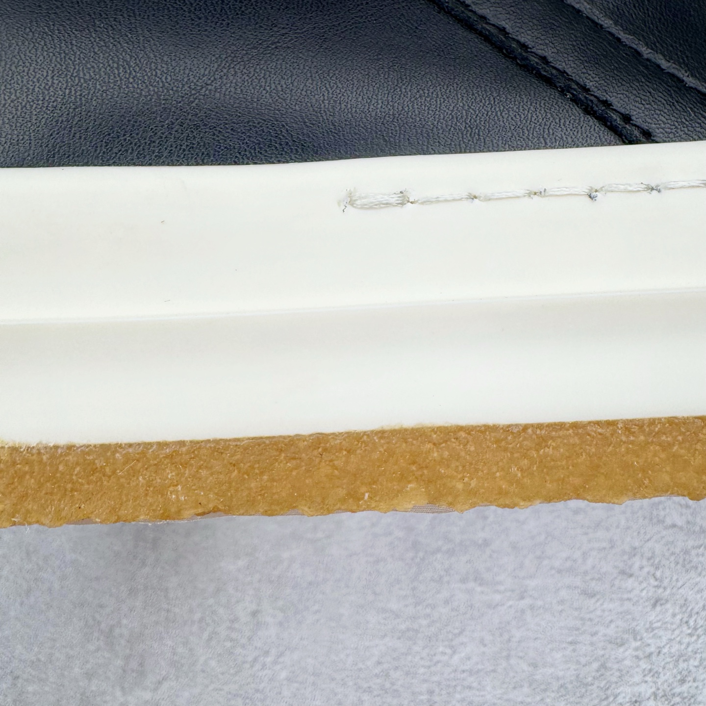 图片[20]-＃DG纯原 Rick Owens Edfu 瑞克·欧文斯高帮皮面时尚运动板鞋 黑白生胶 二级市场已经7K以上 平台客户随意卖四位数 RO广东原厂出品 纯原天花板 原版一比一复刻 冲正绝不翻车 还原度达到百分之98以上 原楦开发纸版版型 ZP拆解原版1：1复模裁片纸版 力求做到0错位 这样才能达到和zp一致的鞋型味道 采用进口cnc数控机床开发对版独家tpu奶香大底 区别于市场所有版本 zp同源全头层粒面小牛皮 达到和zp一致手感 原厂进口细纹布 万邦订购原厂高弹粉红色海绵 内里搭配软质细腻羊皮 TPU高密度大底 软硬度透光度高已经测试和原版一致 尺码：36 37 38 39 40 41 42 43 44 45 46-选品中心