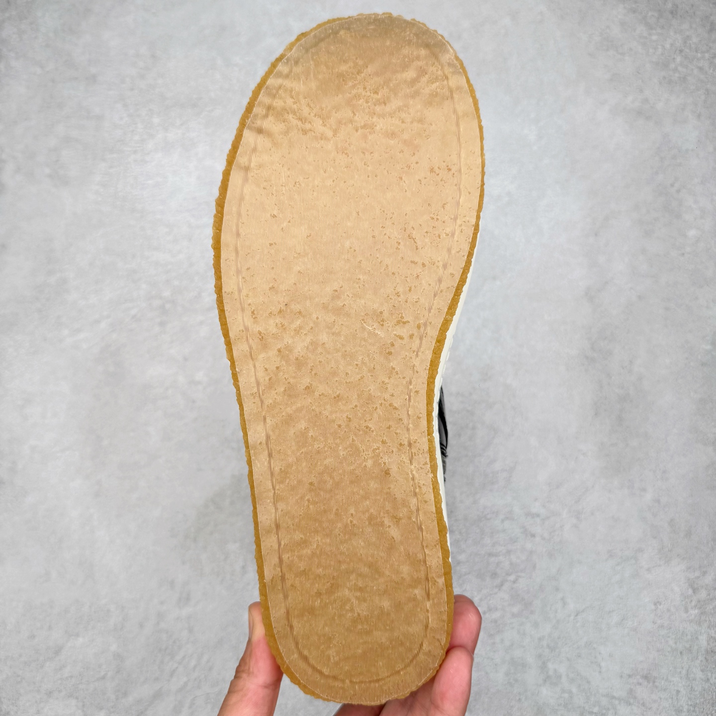 图片[9]-＃DG纯原 Rick Owens Edfu 瑞克·欧文斯高帮皮面时尚运动板鞋 黑白生胶 二级市场已经7K以上 平台客户随意卖四位数 RO广东原厂出品 纯原天花板 原版一比一复刻 冲正绝不翻车 还原度达到百分之98以上 原楦开发纸版版型 ZP拆解原版1：1复模裁片纸版 力求做到0错位 这样才能达到和zp一致的鞋型味道 采用进口cnc数控机床开发对版独家tpu奶香大底 区别于市场所有版本 zp同源全头层粒面小牛皮 达到和zp一致手感 原厂进口细纹布 万邦订购原厂高弹粉红色海绵 内里搭配软质细腻羊皮 TPU高密度大底 软硬度透光度高已经测试和原版一致 尺码：36 37 38 39 40 41 42 43 44 45 46-选品中心