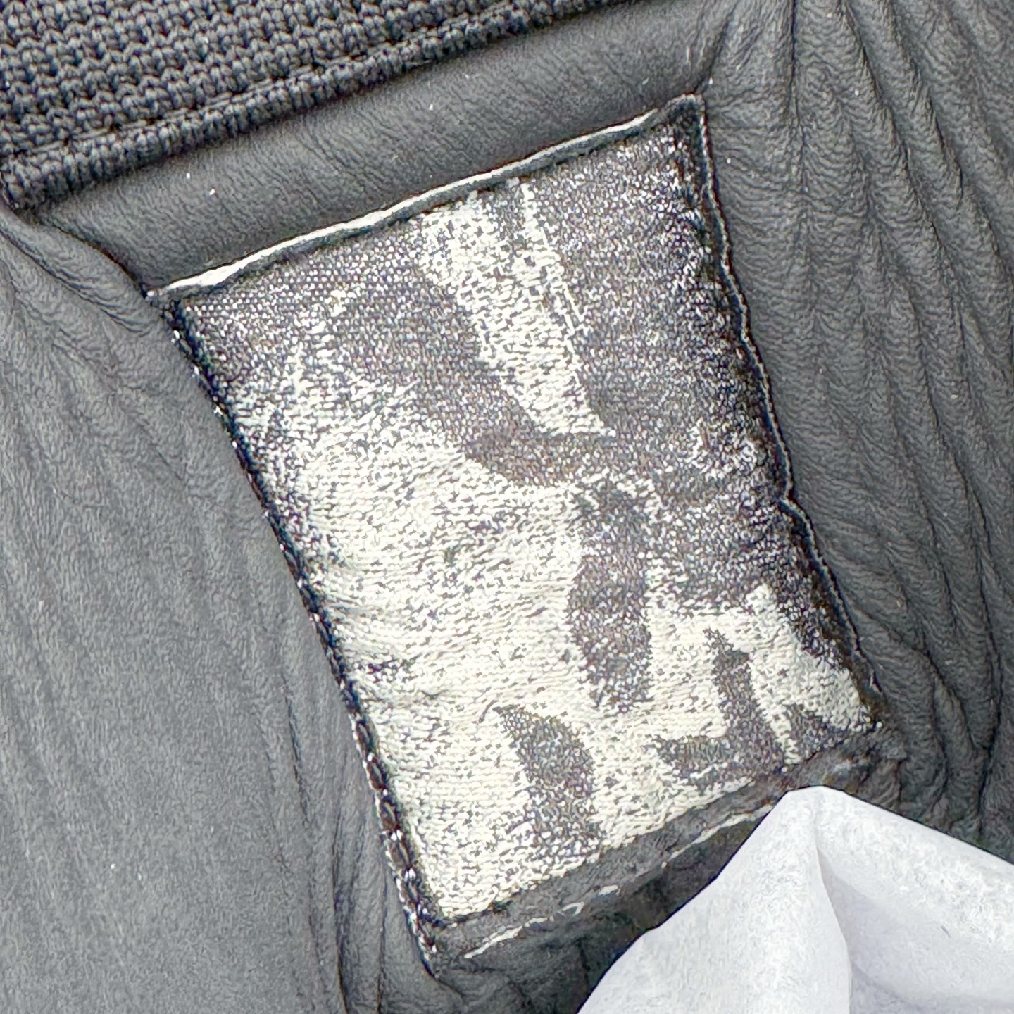 图片[10]-＃DG纯原 Rick Owens Edfu 瑞克·欧文斯高帮皮面时尚运动板鞋 黑白生胶 二级市场已经7K以上 平台客户随意卖四位数 RO广东原厂出品 纯原天花板 原版一比一复刻 冲正绝不翻车 还原度达到百分之98以上 原楦开发纸版版型 ZP拆解原版1：1复模裁片纸版 力求做到0错位 这样才能达到和zp一致的鞋型味道 采用进口cnc数控机床开发对版独家tpu奶香大底 区别于市场所有版本 zp同源全头层粒面小牛皮 达到和zp一致手感 原厂进口细纹布 万邦订购原厂高弹粉红色海绵 内里搭配软质细腻羊皮 TPU高密度大底 软硬度透光度高已经测试和原版一致 尺码：36 37 38 39 40 41 42 43 44 45 46-选品中心