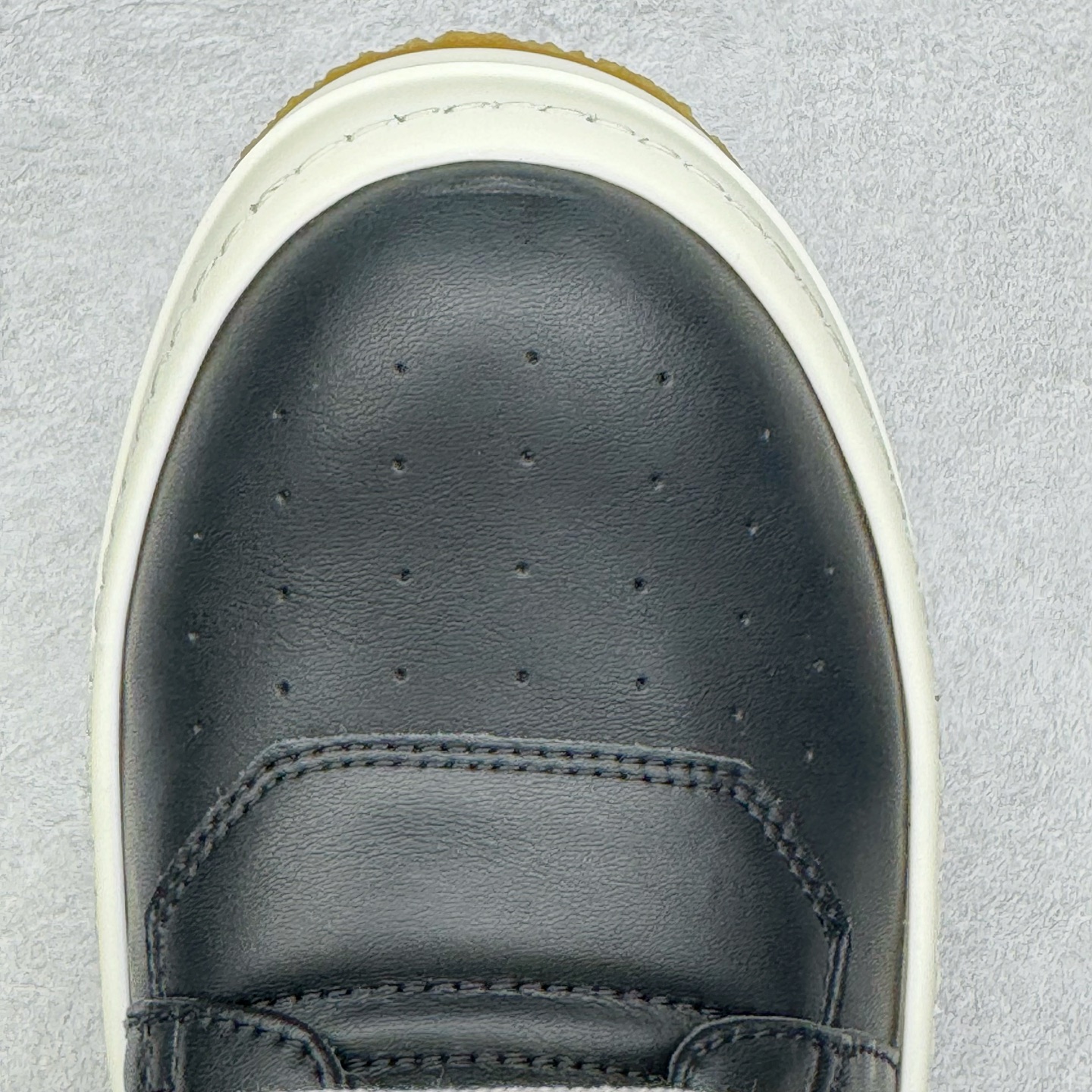 图片[17]-＃DG纯原 Rick Owens Edfu 瑞克·欧文斯高帮皮面时尚运动板鞋 黑白生胶 二级市场已经7K以上 平台客户随意卖四位数 RO广东原厂出品 纯原天花板 原版一比一复刻 冲正绝不翻车 还原度达到百分之98以上 原楦开发纸版版型 ZP拆解原版1：1复模裁片纸版 力求做到0错位 这样才能达到和zp一致的鞋型味道 采用进口cnc数控机床开发对版独家tpu奶香大底 区别于市场所有版本 zp同源全头层粒面小牛皮 达到和zp一致手感 原厂进口细纹布 万邦订购原厂高弹粉红色海绵 内里搭配软质细腻羊皮 TPU高密度大底 软硬度透光度高已经测试和原版一致 尺码：36 37 38 39 40 41 42 43 44 45 46-选品中心