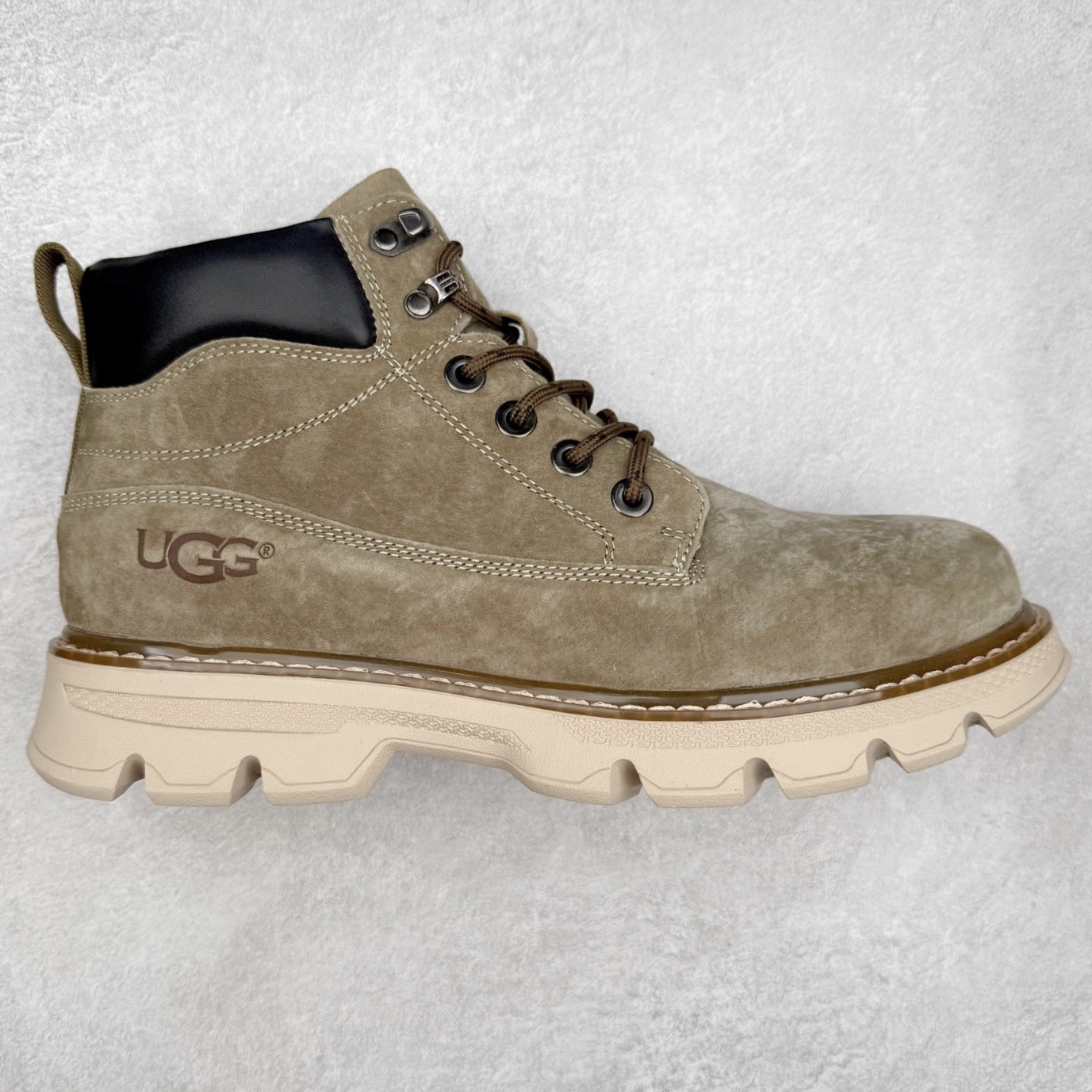 UGG 2025秋冬新品男士中帮休闲马丁靴系列 #广东大厂品质 25ss秋冬新款 时尚潮流搭配 面料釆用意大利进口磨砂牛皮 全鞋真牛皮材料 大底到五金都是代工厂原材料制作 好货不杀猪 首单质量严格把控 全套官网统一包装 今年冬季防寒户外专用产品 日常随意搭配 型男必备‼美国轻奢品牌【UGG】Tasman Weather Hybrid 塔斯曼混合系列中帮轻量休闲马丁靴“ 尺码：39-44（比运动鞋大一码）-选品中心