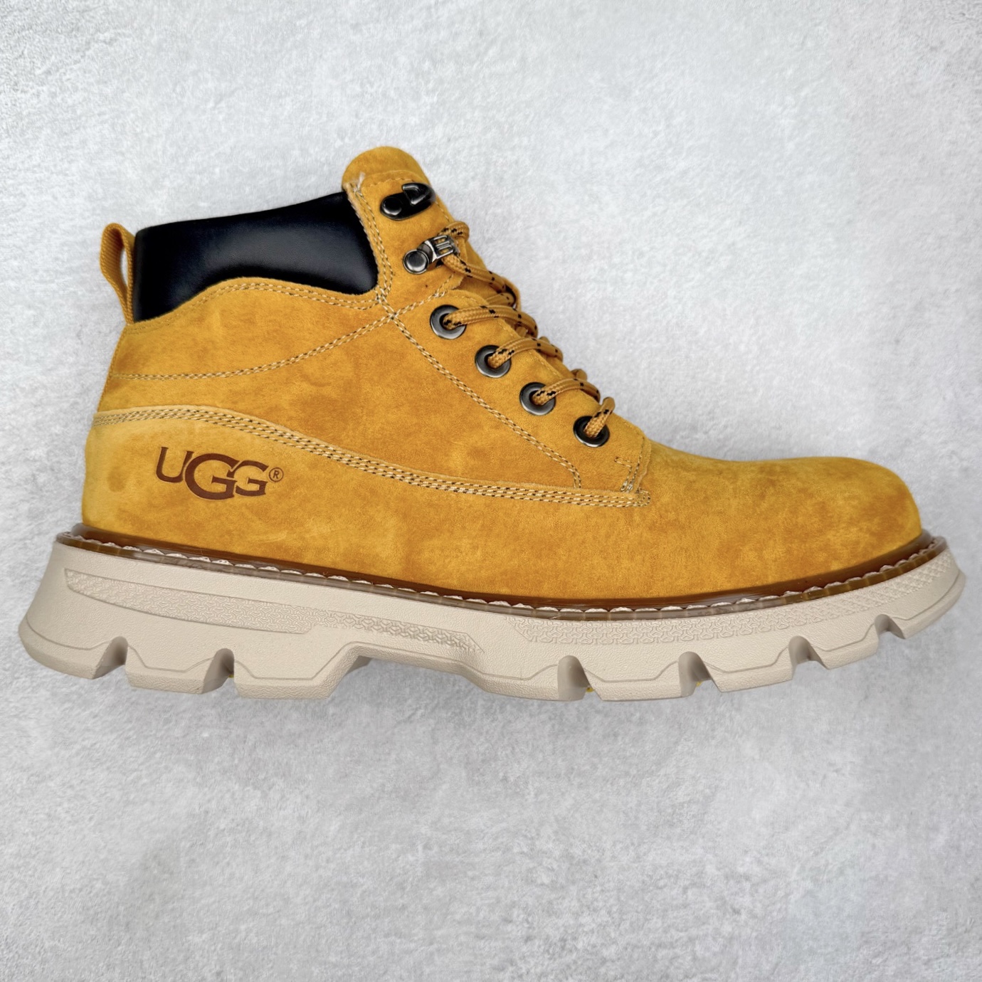 UGG 2025秋冬新品男士中帮休闲马丁靴系列 #广东大厂品质 25ss秋冬新款 时尚潮流搭配 面料釆用意大利进口磨砂牛皮 全鞋真牛皮材料 大底到五金都是代工厂原材料制作 好货不杀猪 首单质量严格把控 全套官网统一包装 今年冬季防寒户外专用产品 日常随意搭配 型男必备‼美国轻奢品牌【UGG】Tasman Weather Hybrid 塔斯曼混合系列中帮轻量休闲马丁靴“ 尺码：39-44（比运动鞋大一码）-选品中心