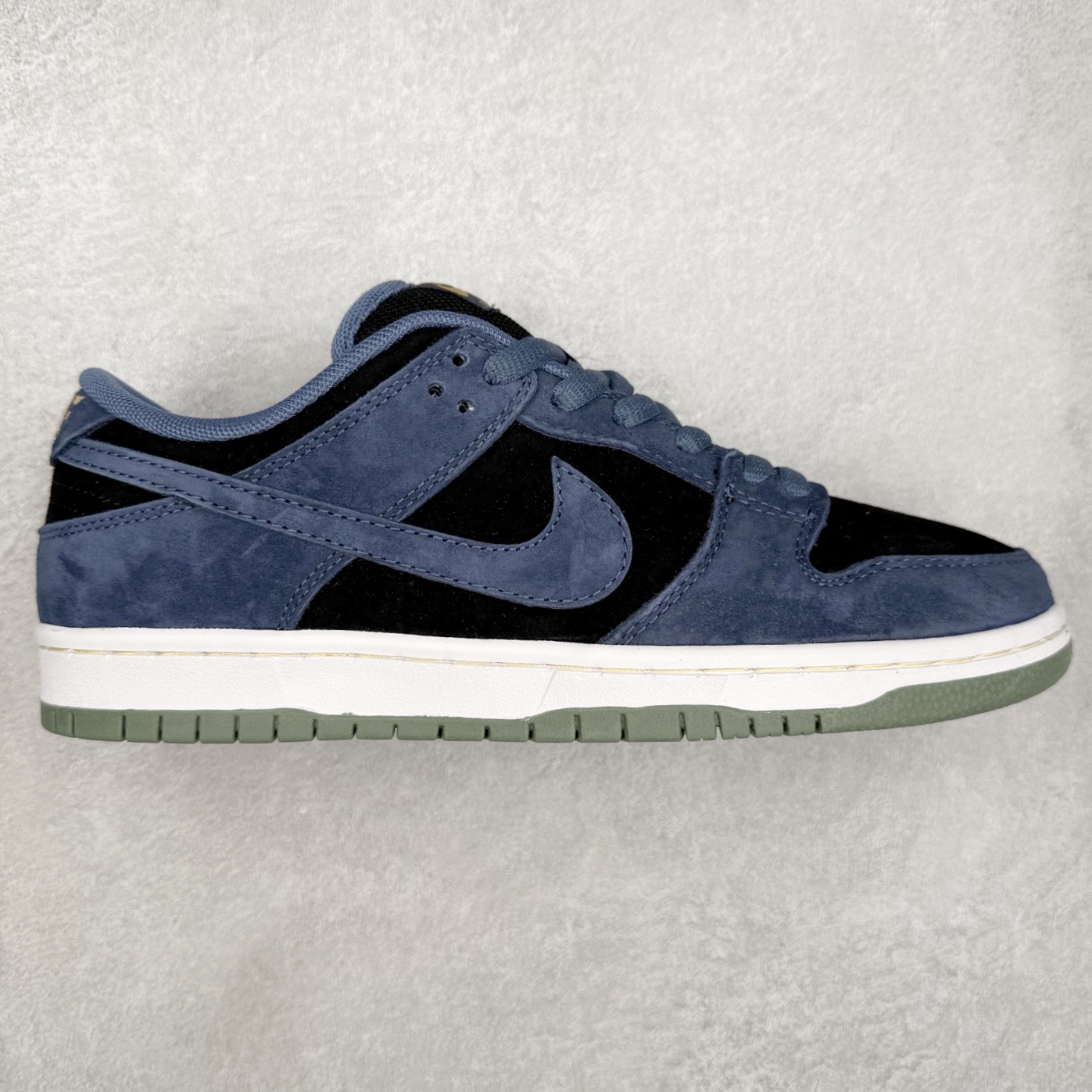 NK SB Dunk Low HF3063-002 极限压缩利润空间 超乎所想的高性价比 用料绝不含糊 原盒原配 正确耐磨橡胶大底 超高清洁度 全鞋零毛边皮料切割 全套原楦原模倾力打造完美版型 尺码：36 36.5 37.5 38 38.5 39 40 40.5 41 42 42.5 43 44 44.5 45 46-选品中心