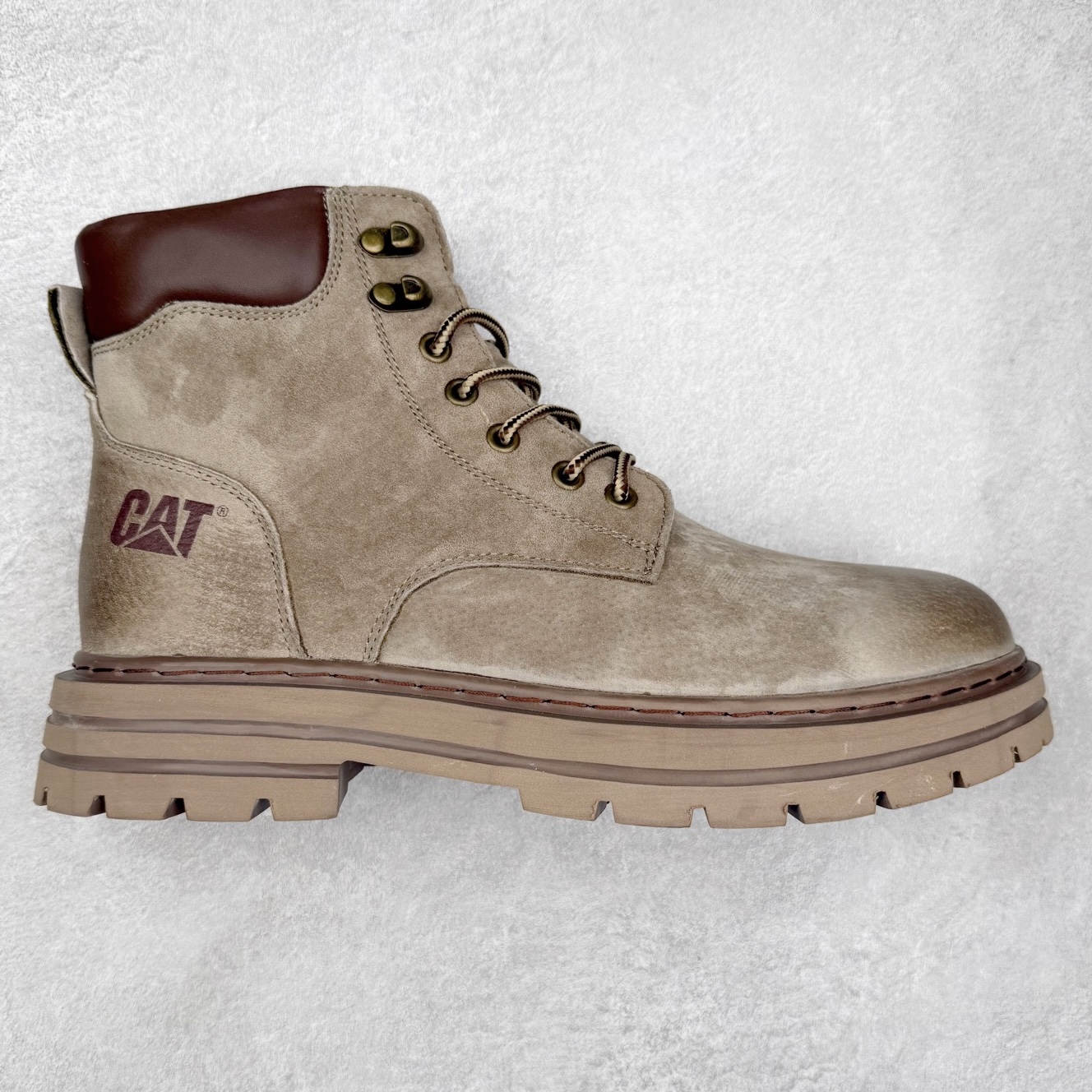 CAT卡特 硬汉推土机品牌经典百搭户外休闲大黄靴系列 广东大厂品质 25ss秋冬新款 常年主打 时尚潮流搭配 面料釆用意大利进口磨砂牛皮 全鞋真牛皮材料 大底到五金都是代工厂原材料制作 好货不杀猪 首单质量严格把控 全套官网统一包装 今年冬季防寒户外专用 日常随意搭配 型男必备 尺码：38 39 40 41 42 43 44 (偏大一码)-选品中心