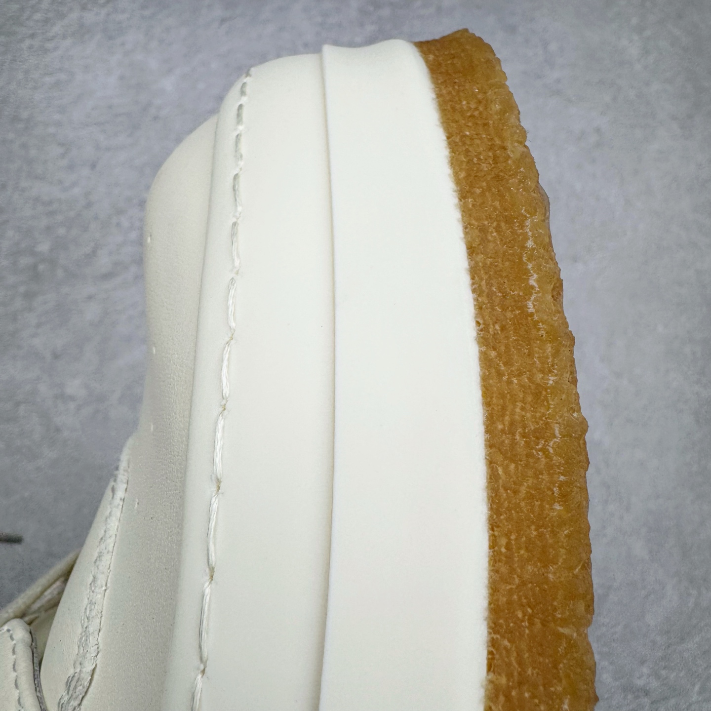 图片[12]-＃DG纯原 Rick Owens Edfu 瑞克·欧文斯高帮皮面时尚运动板鞋 黑白生胶 二级市场已经7K以上 平台客户随意卖四位数 RO广东原厂出品 纯原天花板 原版一比一复刻 冲正绝不翻车 还原度达到百分之98以上 原楦开发纸版版型 ZP拆解原版1：1复模裁片纸版 力求做到0错位 这样才能达到和zp一致的鞋型味道 采用进口cnc数控机床开发对版独家tpu奶香大底 区别于市场所有版本 zp同源全头层粒面小牛皮 达到和zp一致手感 原厂进口细纹布 万邦订购原厂高弹粉红色海绵 内里搭配软质细腻羊皮 TPU高密度大底 软硬度透光度高已经测试和原版一致 尺码：36 37 38 39 40 41 42 43 44 45 46-选品中心