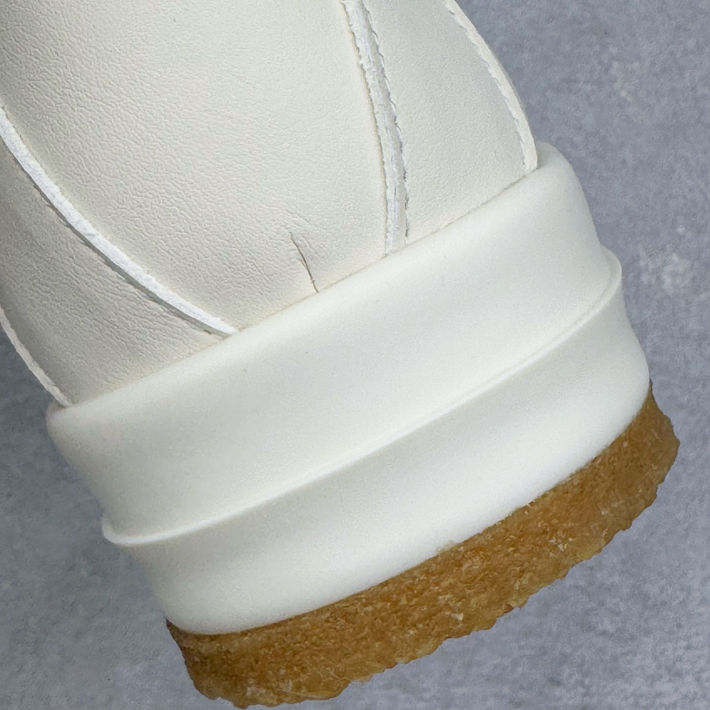 图片[16]-＃DG纯原 Rick Owens Edfu 瑞克·欧文斯高帮皮面时尚运动板鞋 黑白生胶 二级市场已经7K以上 平台客户随意卖四位数 RO广东原厂出品 纯原天花板 原版一比一复刻 冲正绝不翻车 还原度达到百分之98以上 原楦开发纸版版型 ZP拆解原版1：1复模裁片纸版 力求做到0错位 这样才能达到和zp一致的鞋型味道 采用进口cnc数控机床开发对版独家tpu奶香大底 区别于市场所有版本 zp同源全头层粒面小牛皮 达到和zp一致手感 原厂进口细纹布 万邦订购原厂高弹粉红色海绵 内里搭配软质细腻羊皮 TPU高密度大底 软硬度透光度高已经测试和原版一致 尺码：36 37 38 39 40 41 42 43 44 45 46-选品中心