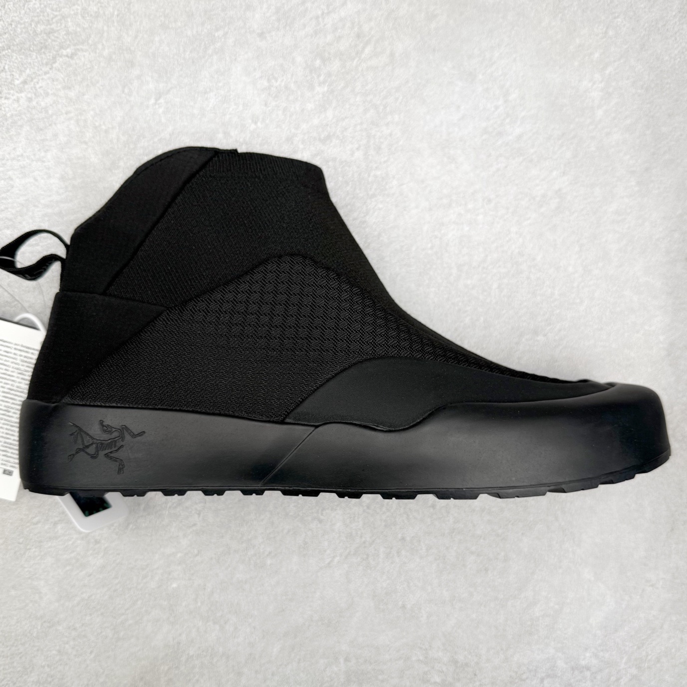 ＃HP Arcteryx KRAGG 始祖鸟舒适百搭防滑耐磨中帮一脚蹬生活休闲鞋 Arcteryx中文名始祖鸟 加拿大户外服饰品牌 1989年创立于加拿大温哥华 始祖鸟来自加拿大海岸山脉 植根高山的专业户外品牌 始终秉承对精湛设计和工艺孜孜以求的准则 从1989年创立至今 Arcteryx始终不断在产品设计与做工上不惜工本 以满足始祖鸟的标准 品质、设计以及精简的理念造就了其良好的性能 并能满足严苛环境下的使用需求 尺码：36 37 38 39 40 41 42 43 44 45-选品中心