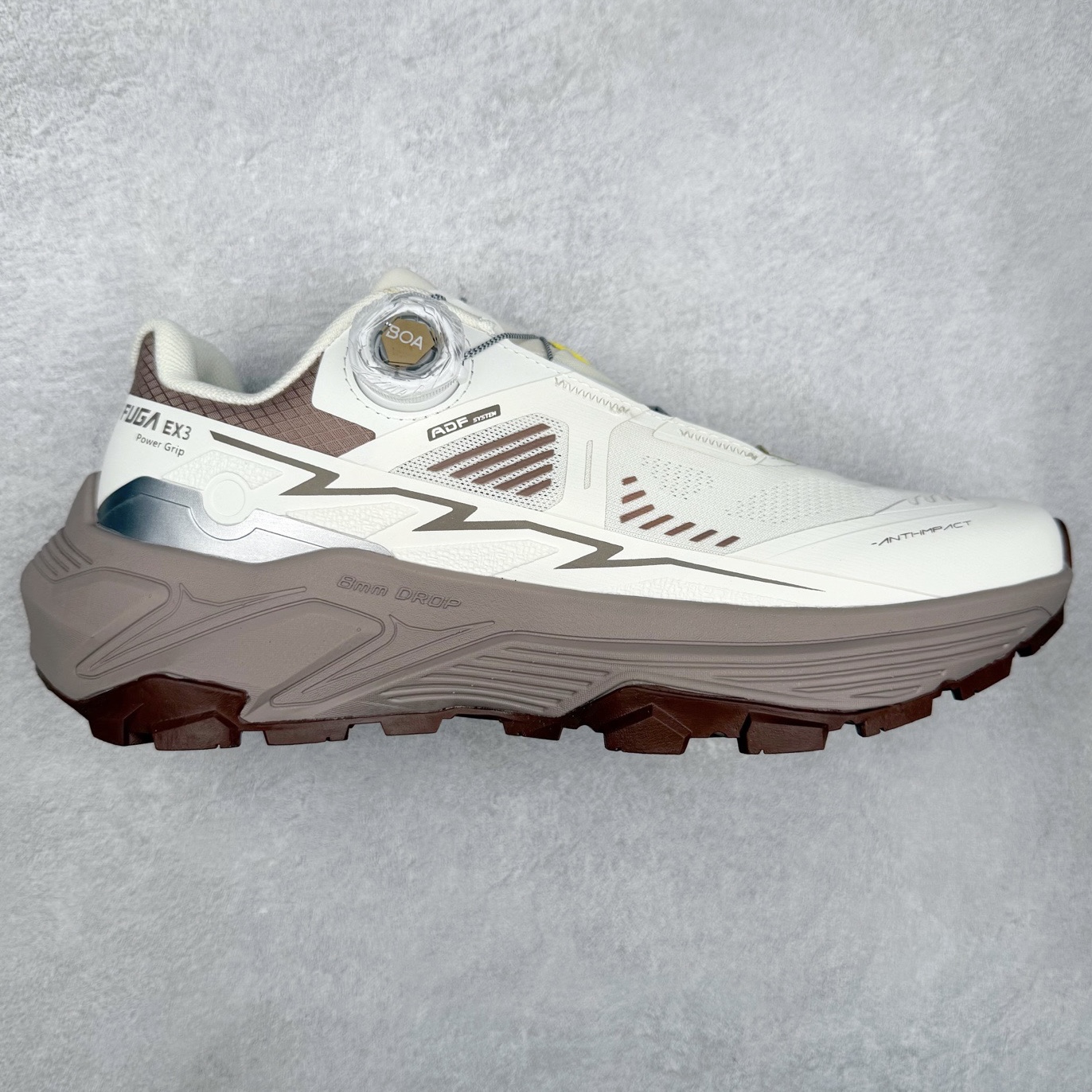 凯乐石 KAILAS FUGA EX3 BOA 25款舒适缓冲徒步 织物TPU减震防滑透气包裹性轻便低帮 超强抓地力越野跑步鞋 KAILAS凯乐石品牌是全球三大全系攀登品牌之一，于2003年创立于中国广州，致力于为有攀登梦想的户外运动员及爱好者，研发制造功能性专业装备，满足他们在极限环境下安全舒适的需求，凯乐石专注于科技面料的开发及专业功能设计，产品线覆盖登山、攀岩、徒步、越野跑山、露营、旅行等多项户外运动，通过运动员的测试反馈，不断进化迭代，产品荣获国内外大奖71座，发明专利21个，更突破性的自主研发攀登器械，打造出中国的攀登硬实力。实拍调校N版已经零色差零失真 百分百还原实物色彩所见即所得 不存在货不对板色差等低级问题 选购参考实物拍摄 不混卖不参货 只用心做好货严格选品 承诺混一赔十 尺码：36 36.5 37.5 38 38.5 39 40 40.5 41 42 42.5 43 44 44.5 45-选品中心