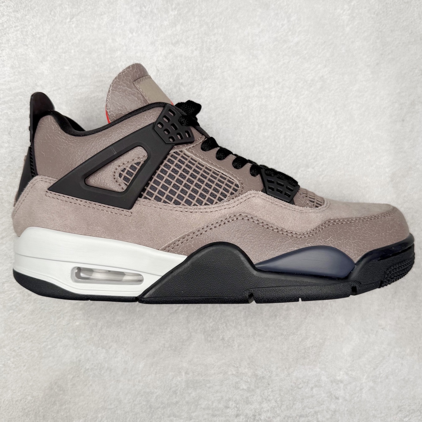 ＃纯原福利 Air Jordan AJ4 Retro 系列 大厂出品 全头层加持 原鞋原楦原纸板同源开发 完美呈现乔4的版型 内侧正确双色网格 还原细节 原厂皮料 正确气垫颜色 正确网格工艺 正确拉帮工艺 全鞋原装材料制作 原档案原模具打造 支持全方位与正品对比 尺码：40 40.5 41 42 42.5 43 44 44.5 45 46 47.5-选品中心