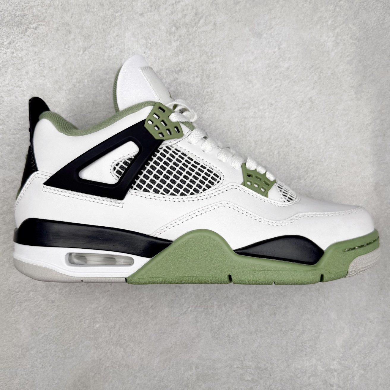 ＃纯原福利 Air Jordan AJ4 Retro 系列 大厂出品 全头层加持 原鞋原楦原纸板同源开发 完美呈现乔4的版型 内侧正确双色网格 还原细节 原厂皮料 正确气垫颜色 正确网格工艺 正确拉帮工艺 全鞋原装材料制作 原档案原模具打造 支持全方位与正品对比 尺码：40 40.5 41 42 42.5 43 44 44.5 45 46 47.5-选品中心