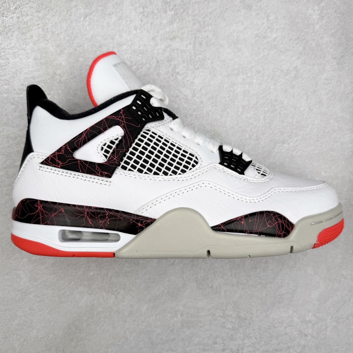 ＃纯原福利 Air Jordan AJ4 Retro 系列 大厂出品 全头层加持 原鞋原楦原纸板同源开发 完美呈现乔4的版型 内侧正确双色网格 还原细节 原厂皮料 正确气垫颜色 正确网格工艺 正确拉帮工艺 全鞋原装材料制作 原档案原模具打造 支持全方位与正品对比 尺码：40 40.5 41 42 42.5 43 44 44.5 45 46 47.5-选品中心